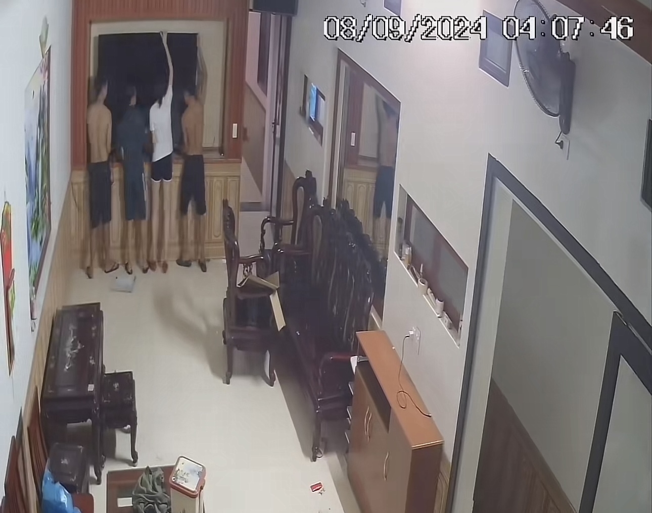 Dọn dẹp nhà sau lũ lụt: Giữ được tài sản khi làm theo cách này- Ảnh 1. Dọn dẹp nhà sau lũ lụt: Giữ được tài sản khi làm theo cách này- Ảnh 1.