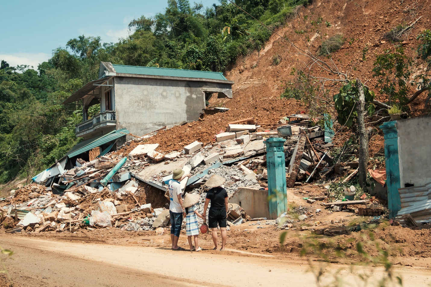 UNICEF Việt Nam chung tay khắc phục thiệt hại bão lũ- Ảnh 3. UNICEF Việt Nam chung tay khắc phục thiệt hại bão lũ- Ảnh 3.