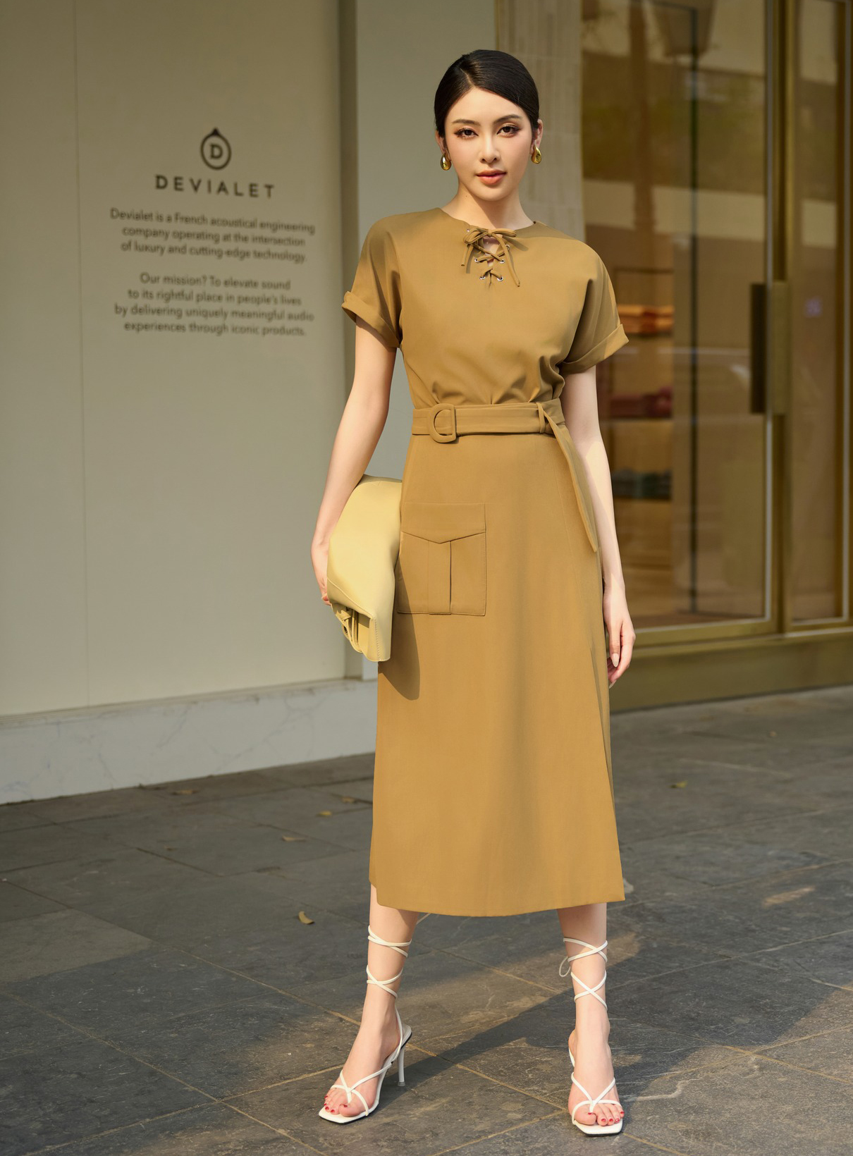 5 простих, але розкішних довгих суконь, які хоче побачити кожна - Фото 5. 5 mẫu váy dài đơn giản nhưng sang trọng, ai cũng muốn ngắm nhìn- Ảnh 5.