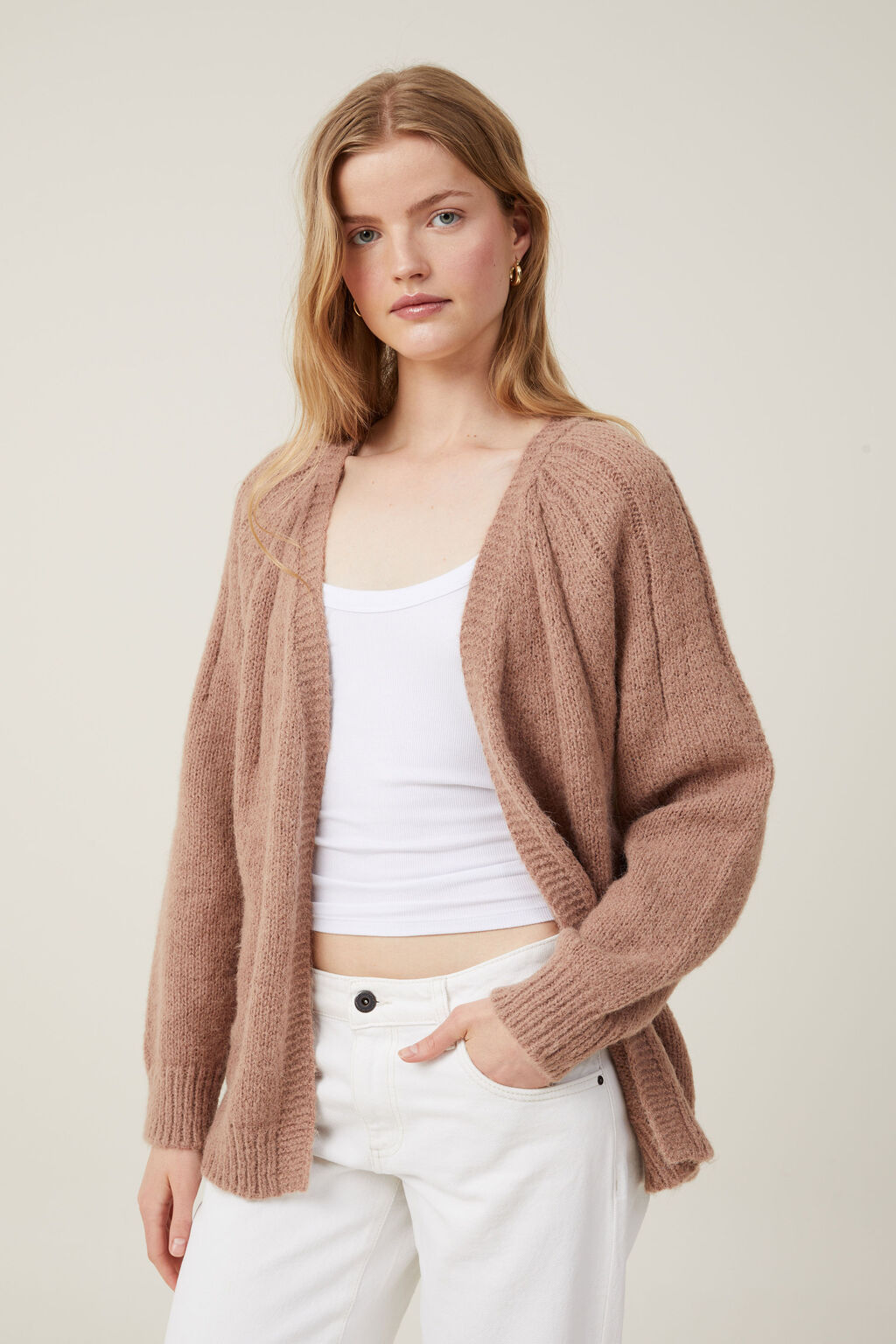Contando histórias de outono com cardigan feminino - Foto 4. Kể chuyện mùa thu cùng áo cardigan nữ tính- Ảnh 4.