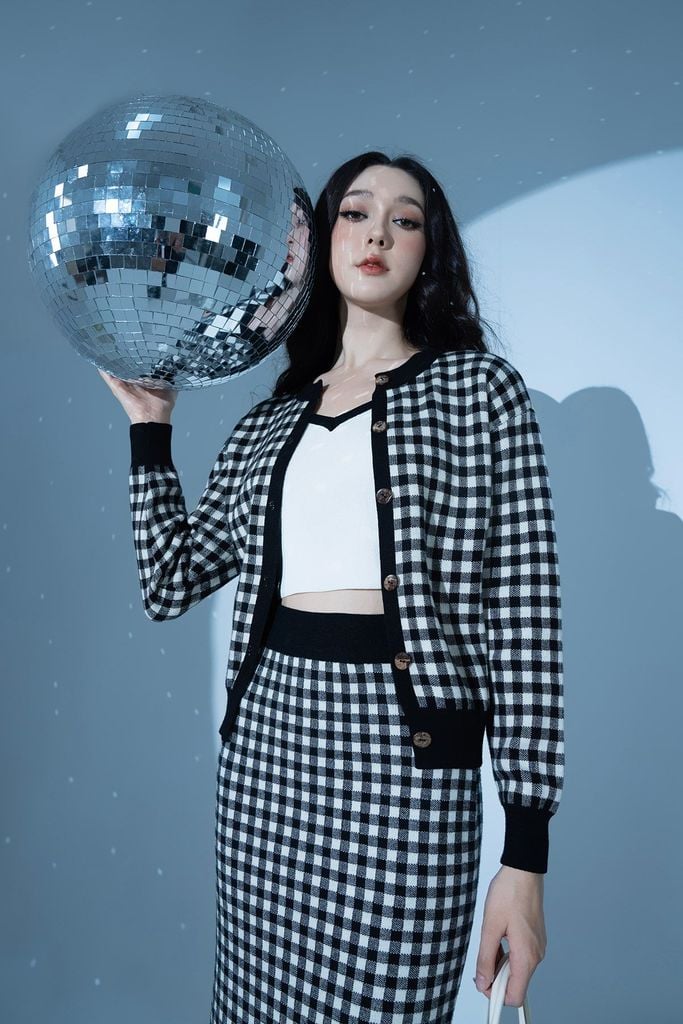 Contando histórias de outono com cardigan feminino - Foto 2. Kể chuyện mùa thu cùng áo cardigan nữ tính- Ảnh 2.
