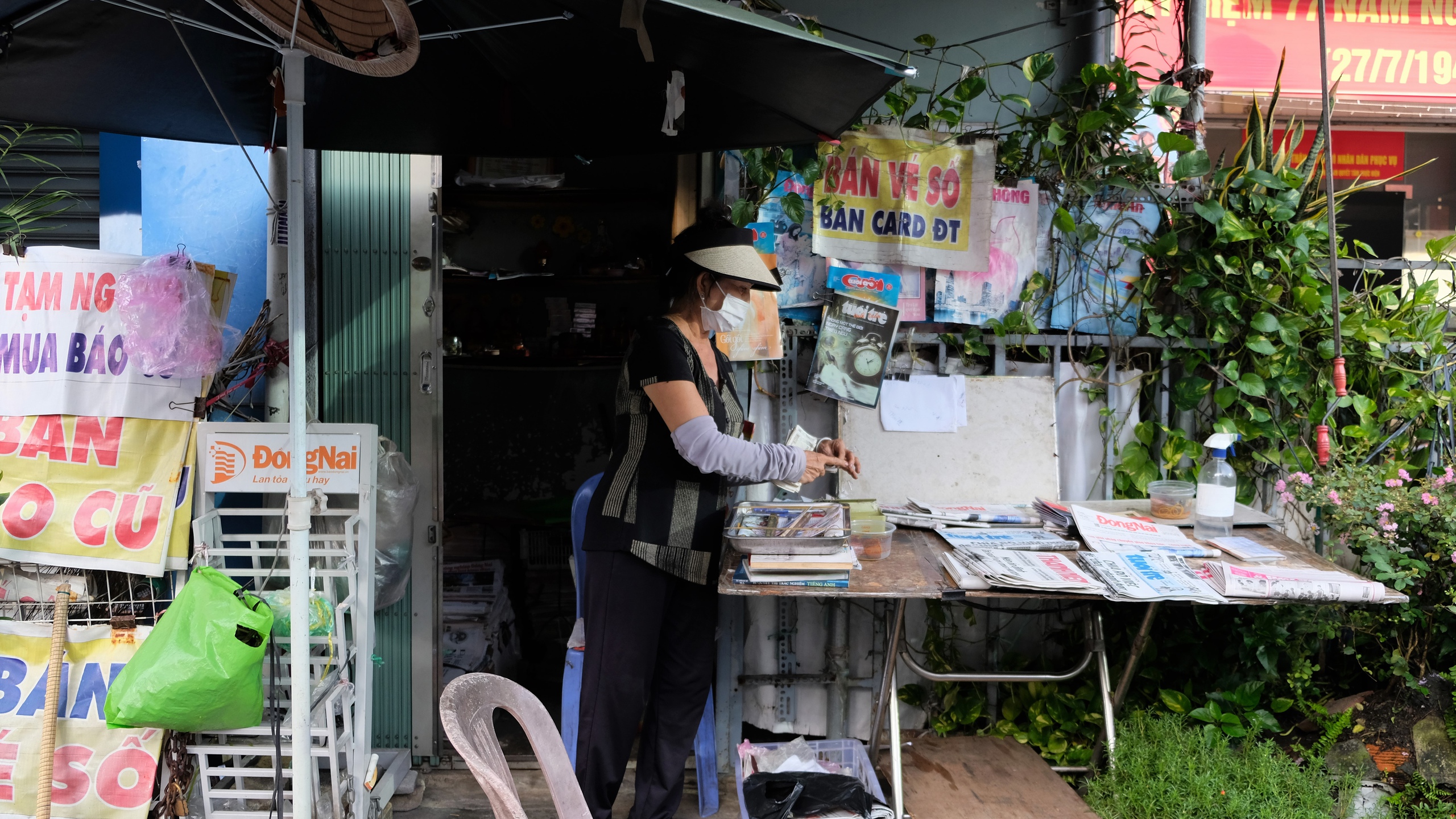 Chuyện ở sạp báo cô Lan- Ảnh 2.