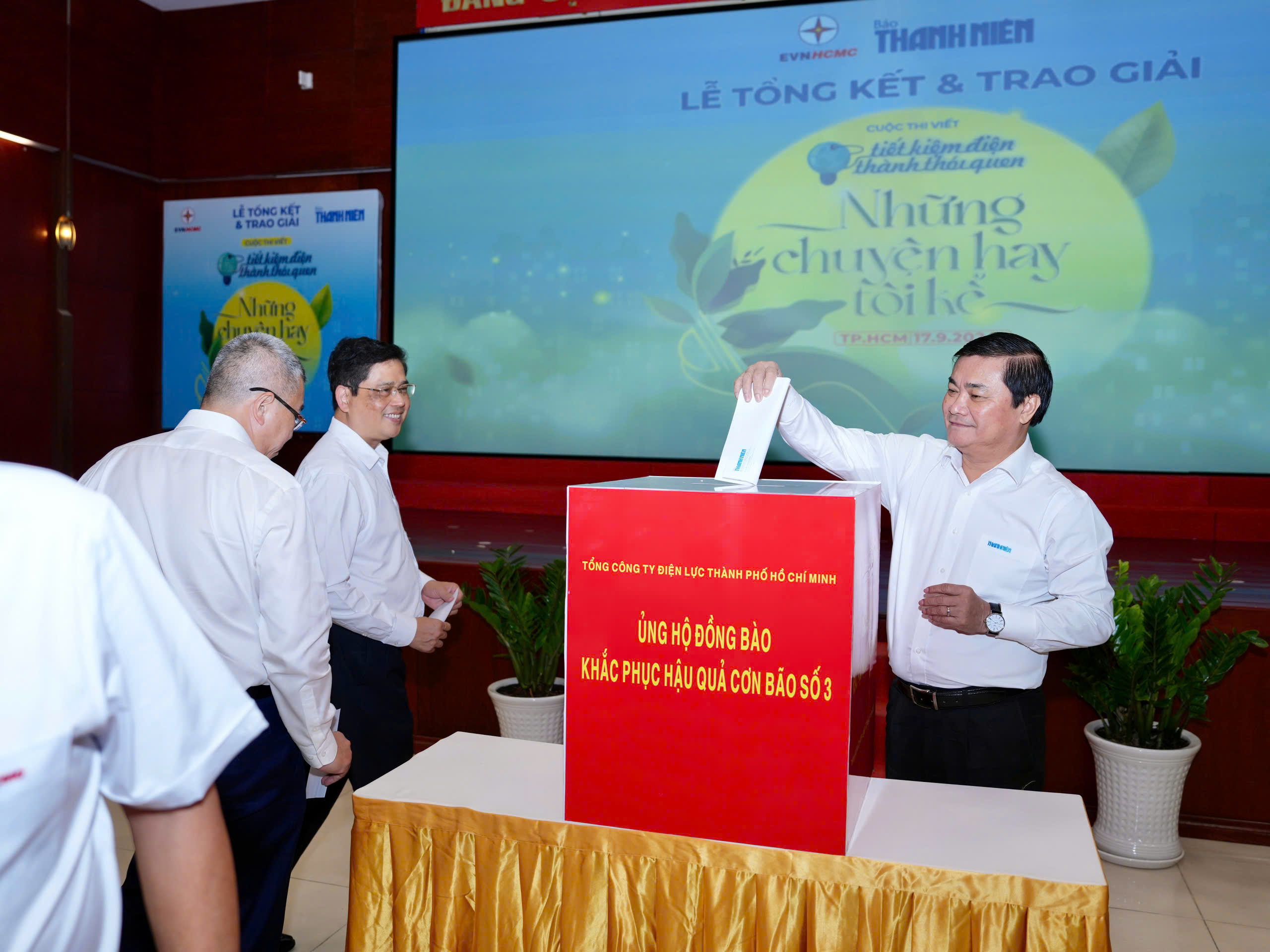 Trao giải cuộc thi viết Tiết kiệm điện thành thói quen: Độc đáo những chuyện hay tôi kể…- Ảnh 2. Trao giải cuộc thi viết Tiết kiệm điện thành thói quen: Độc đáo những chuyện hay tôi kể…- Ảnh 2.