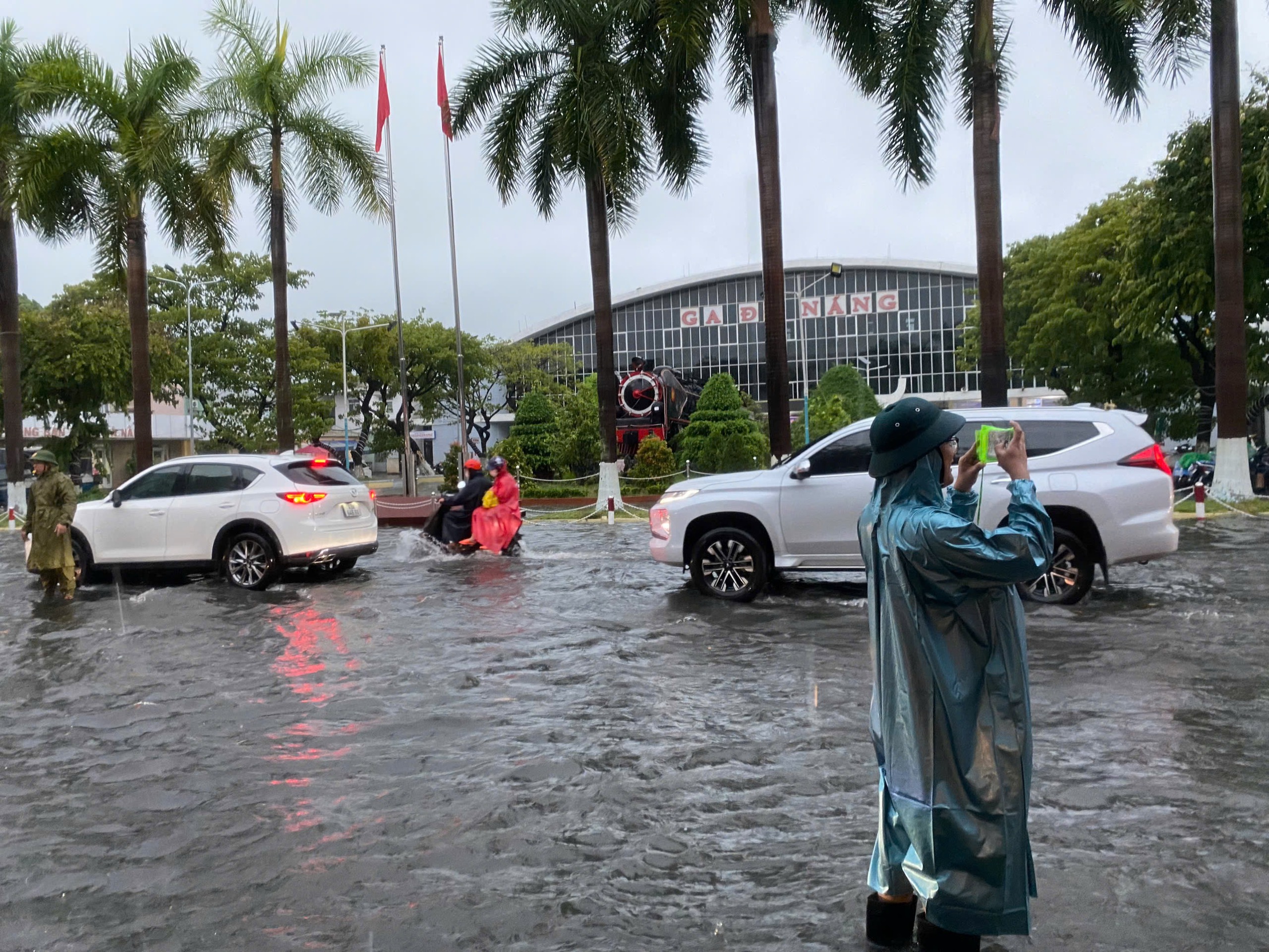 TP.Đà Nẵng: Mưa lớn kéo dài, chính quyền sẵn sàng phương án sơ tán người dân- Ảnh 6.