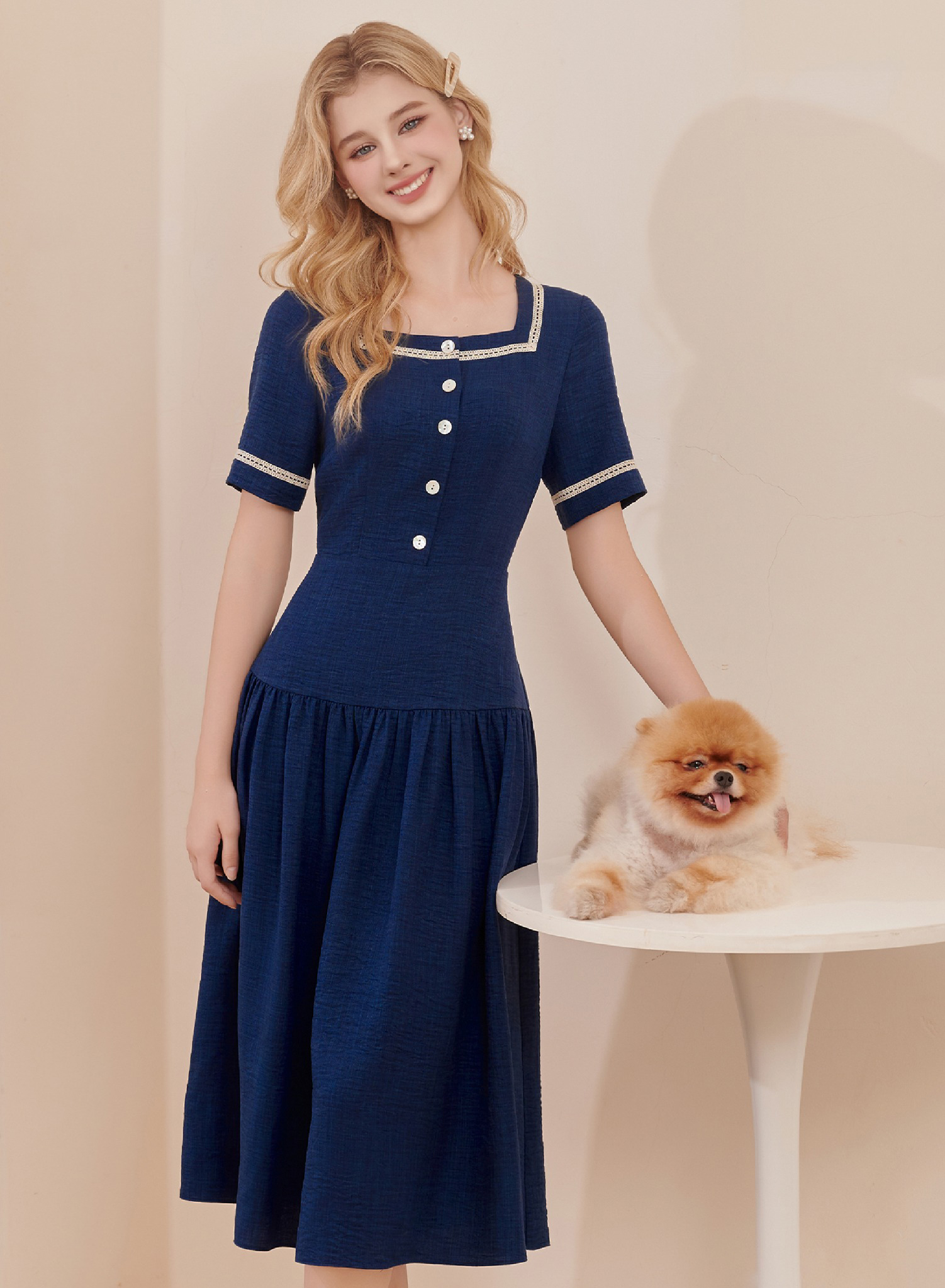 Màu lặng, kiểu trang phục trung tính đơn sắc nhẹ nhàng mà không thể rời mắt- Ảnh 1. Màu lặng, kiểu trang phục trung tính đơn sắc nhẹ nhàng mà không thể rời mắt- Ảnh 1.