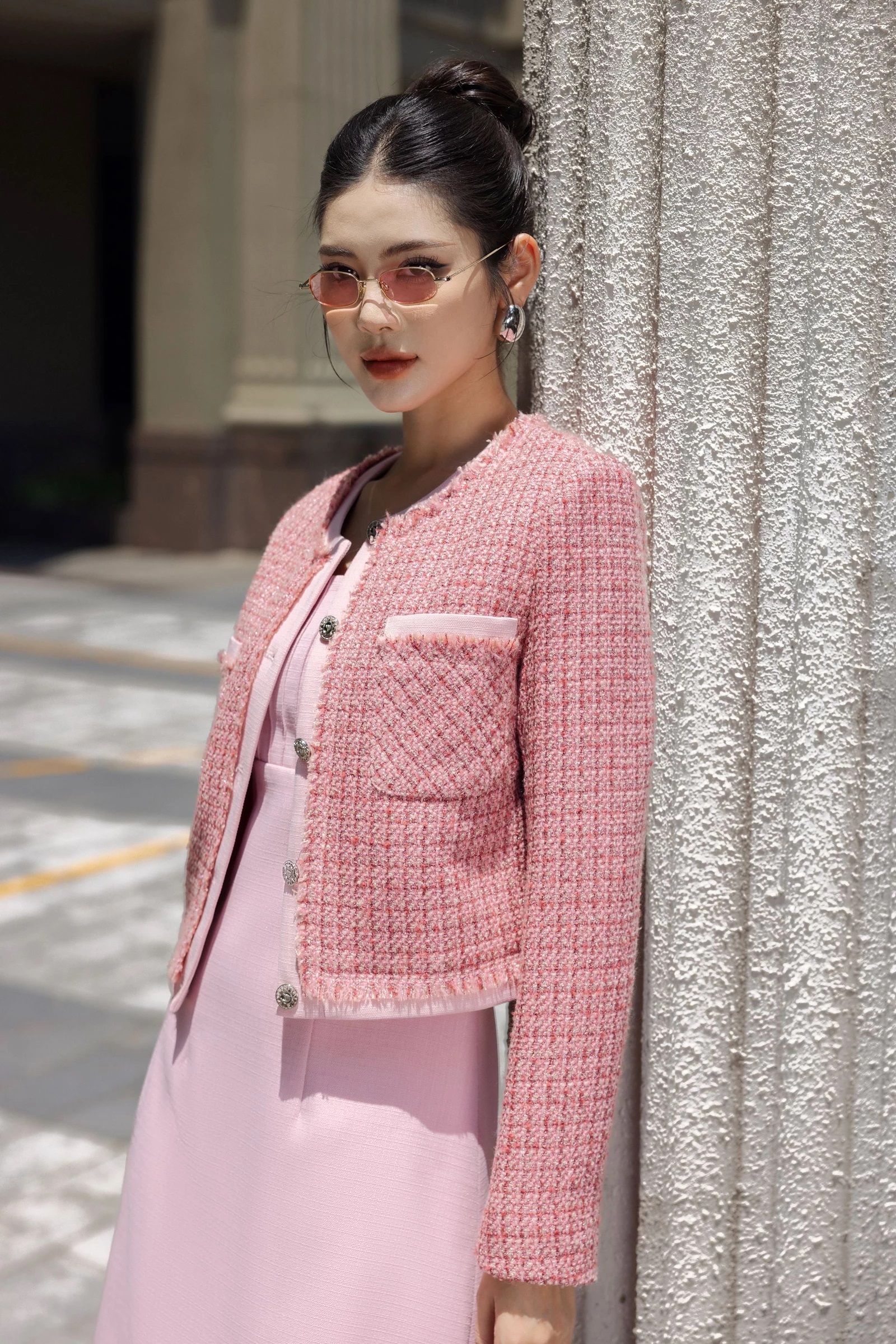 今シーズンのマストハブなツイードアイテムをチェック - 写真3。 Điểm danh những món đồ tweed nhất định phải có mùa này- Ảnh 3.