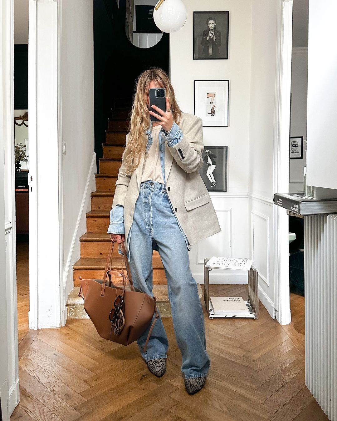 Les jeans à jambes larges sont-ils le basique ultime du denim ? - Photo 4. Quần jeans ống rộng có phải là món đồ denim 'đỉnh' nhất?- Ảnh 4.