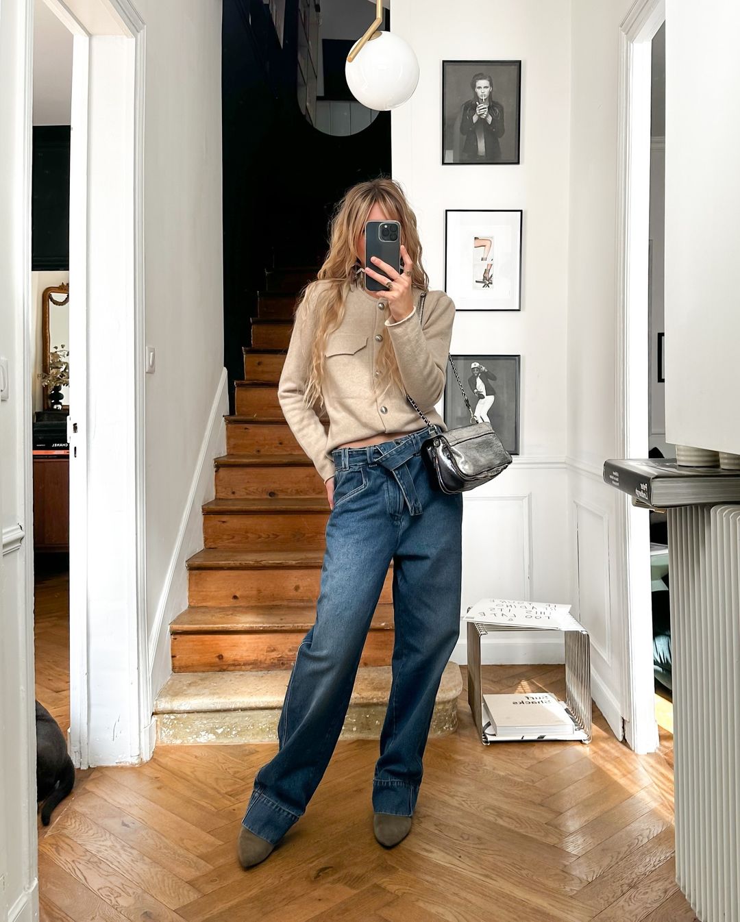 Les jeans à jambes larges sont-ils le basique ultime du denim ? - Photo 3. Quần jeans ống rộng có phải là món đồ denim 'đỉnh' nhất?- Ảnh 3.