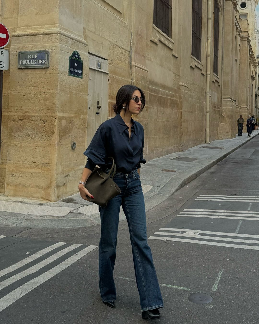 Les jeans à jambes larges sont-ils le basique ultime du denim ? - Photo 10. Quần jeans ống rộng có phải là món đồ denim 'đỉnh' nhất?- Ảnh 10.