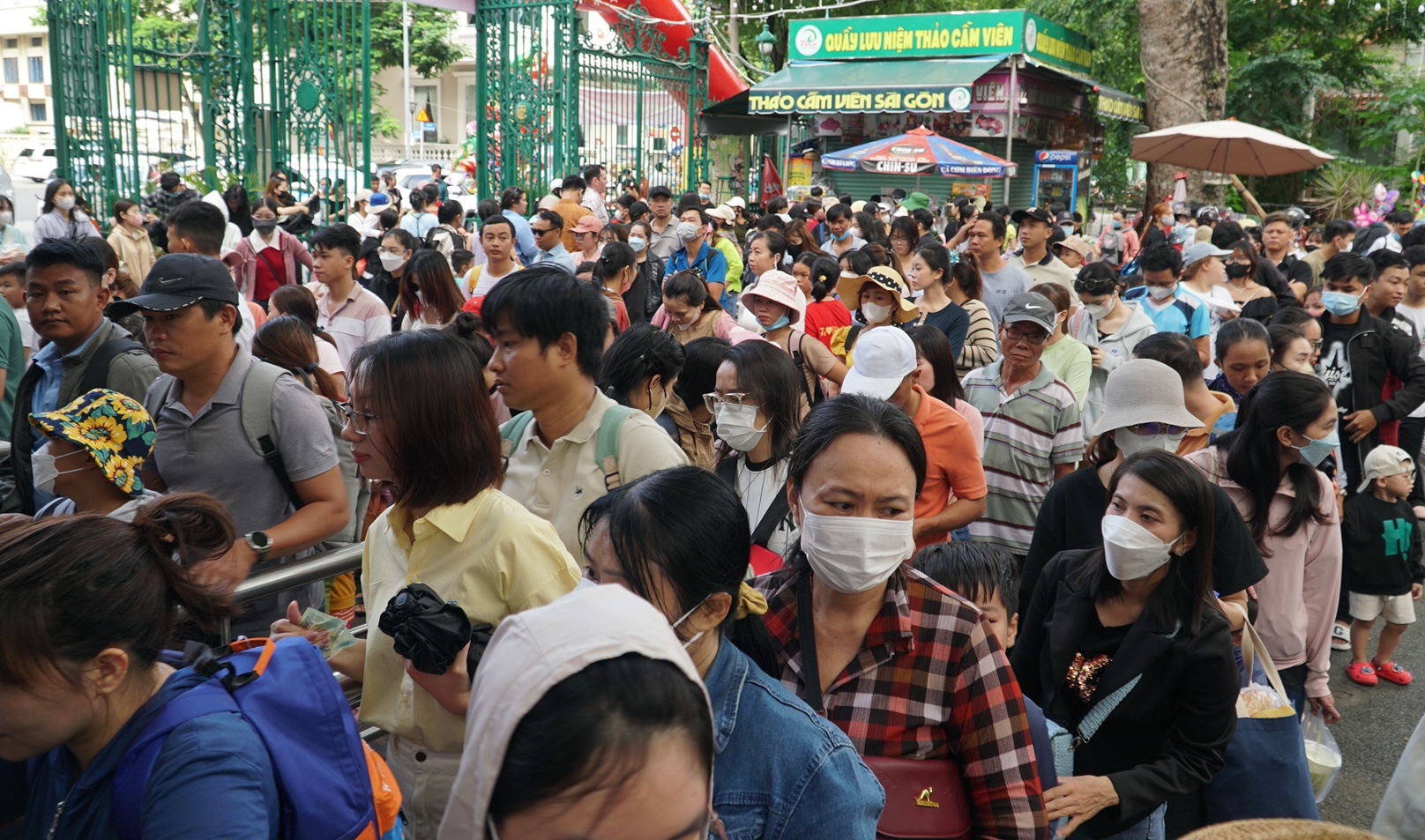 Hàng ngàn người đến Thảo Cầm Viên, Dinh Độc Lập ngày Quốc khánh 2.9- Ảnh 3.