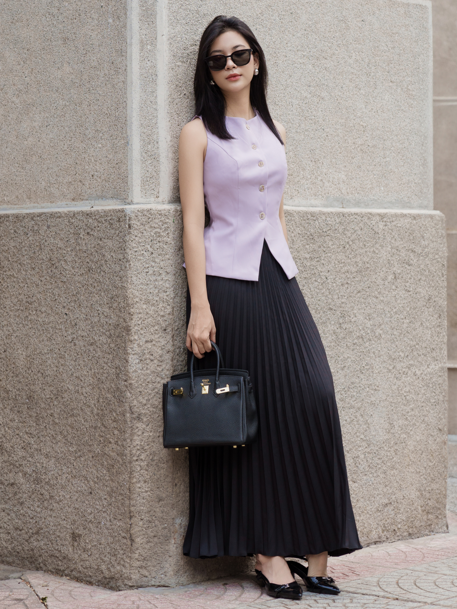 ការស្លៀករ៉ូបពាក់កណ្ដាលបង្កើតភាពស្រស់ស្អាតនិងអាជីពសម្រាប់រចនាប័ទ្មការិយាល័យ - រូបថត ១. Diện váy midi tạo điểm nhấn thanh lịch và chuyên nghiệp cho phong cách công sở
- Ảnh 1.