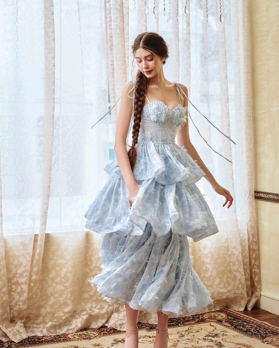 ការស្លៀកសំពត់មីឌី បង្កើតភាពឆើតឆាយ និងវិជ្ជាជីវៈសម្រាប់រចនាប័ទ្មការិយាល័យ - រូបថត 4 ។ Diện váy midi tạo điểm nhấn thanh lịch và chuyên nghiệp cho phong cách công sở
- Ảnh 4.