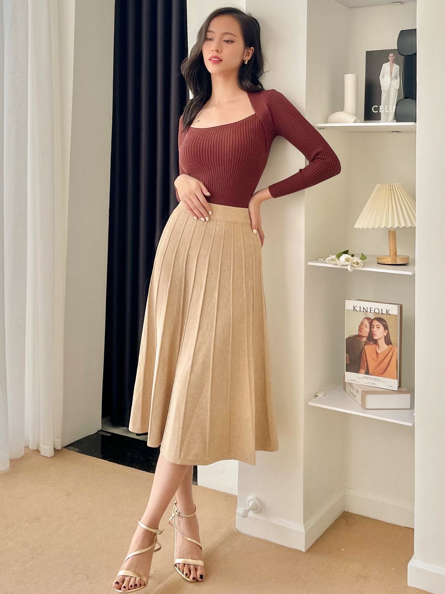 ការពាក់រ៉ូប midi បង្កើតការបន្លិចឆើតឆាយ និងវិជ្ជាជីវៈសម្រាប់រចនាប័ទ្មការិយាល័យ - រូបថត ៥. Diện váy midi tạo điểm nhấn thanh lịch và chuyên nghiệp cho phong cách công sở
- Ảnh 5.