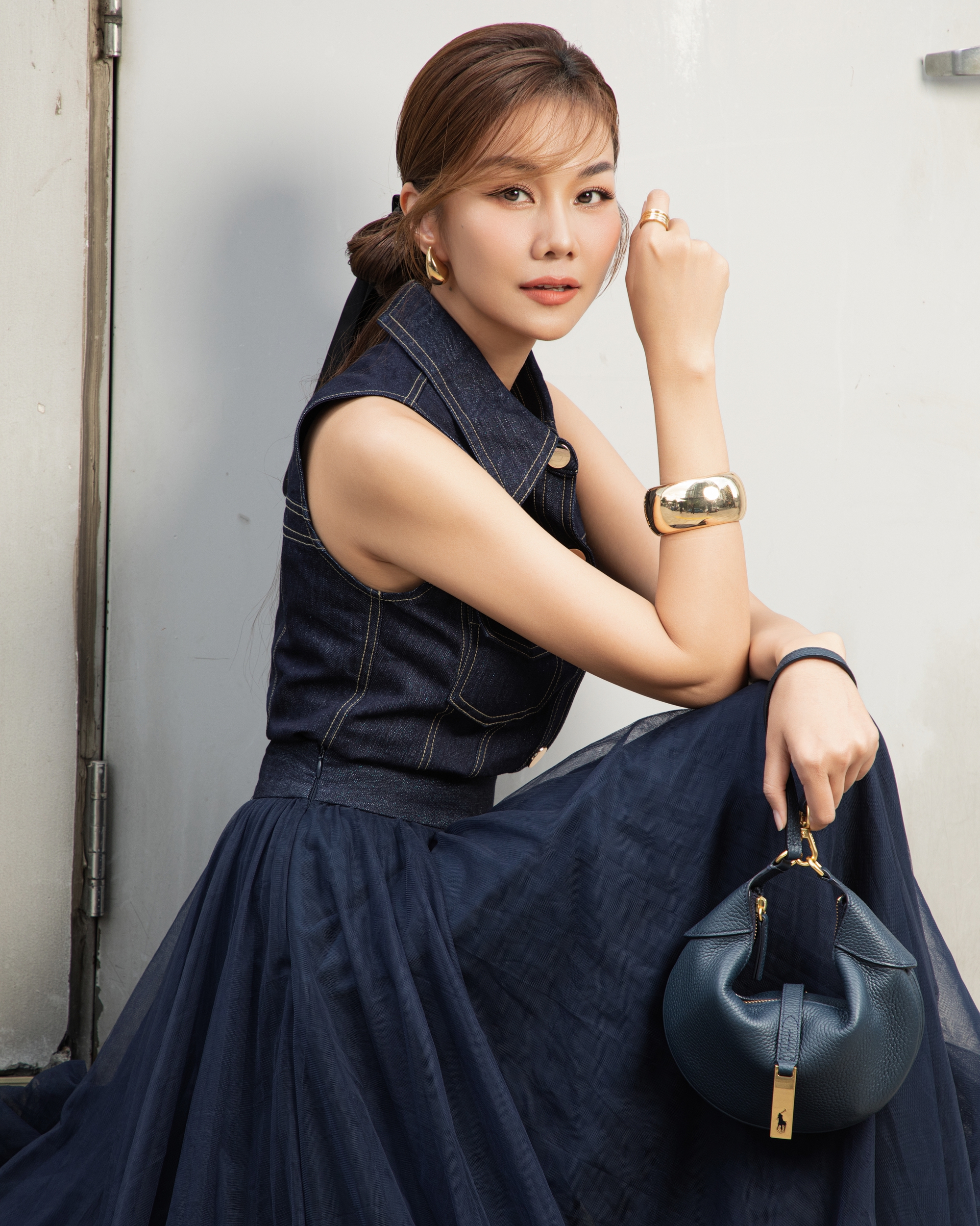 Thanh Hang luce joven a sus 41 años, compitiendo en belleza con la esposa de la supermodelo Binh Minh - Foto 2. Thanh Hằng trẻ trung tuổi 41, đọ sắc cùng vợ siêu mẫu Bình Minh- Ảnh 2.