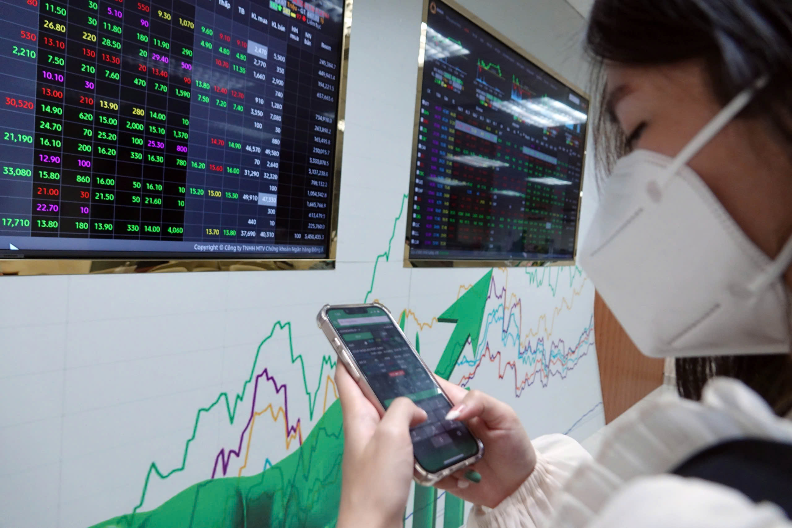 Οι μετοχές σημείωσαν άνοδο, σημειώνοντας νέα ρεκόρ - Εικόνα 1. Chứng khoán tăng vùn vụt, lập kỷ lục mới- Ảnh 1.