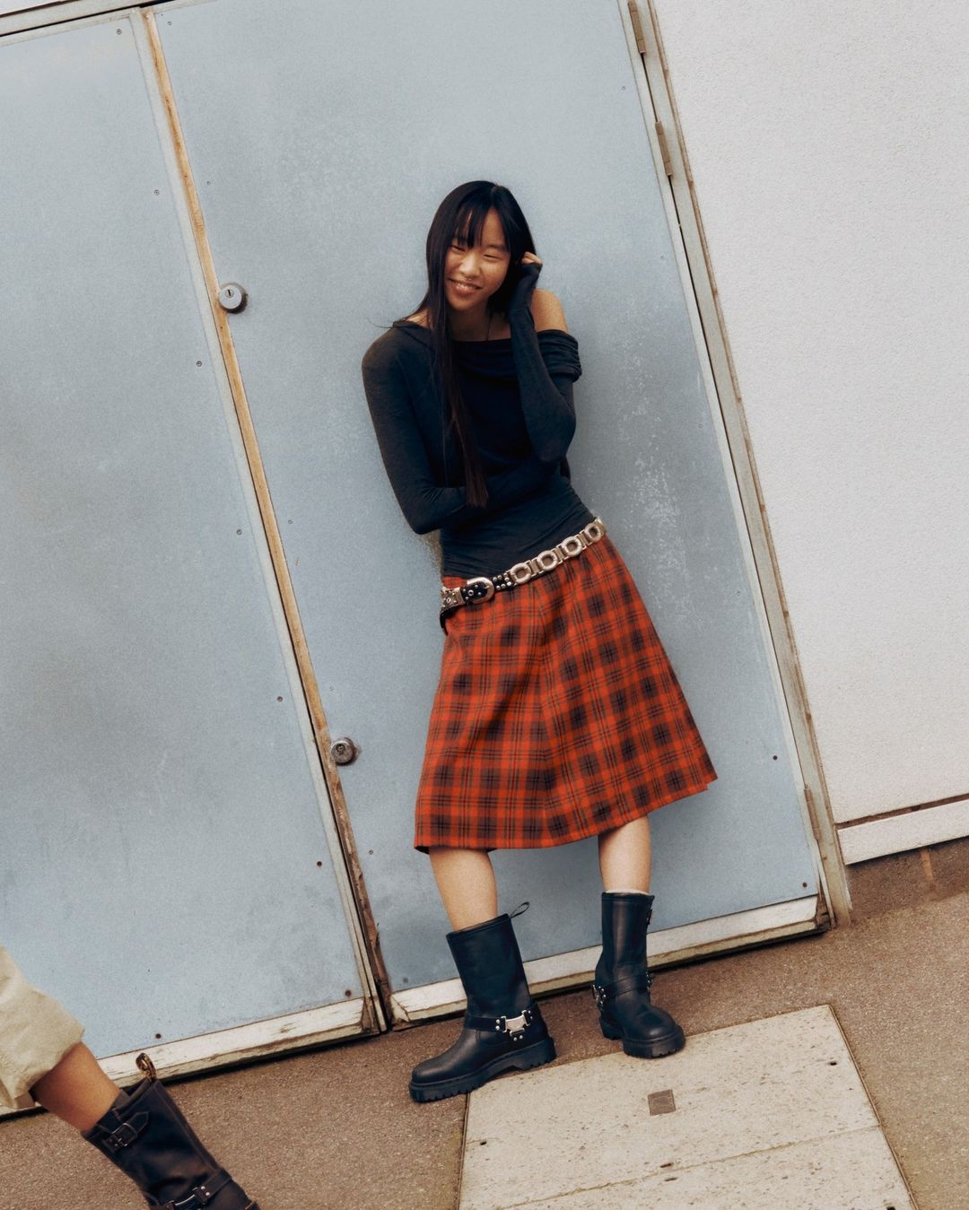 Nezbytné boty této sezóny, tajemství „vyvážení“ každého stylu - Foto 1. Nhất định phải giày boots có trong mùa này, bí quyết 'cân đẹp' mọi phong cách
- Ảnh 1.