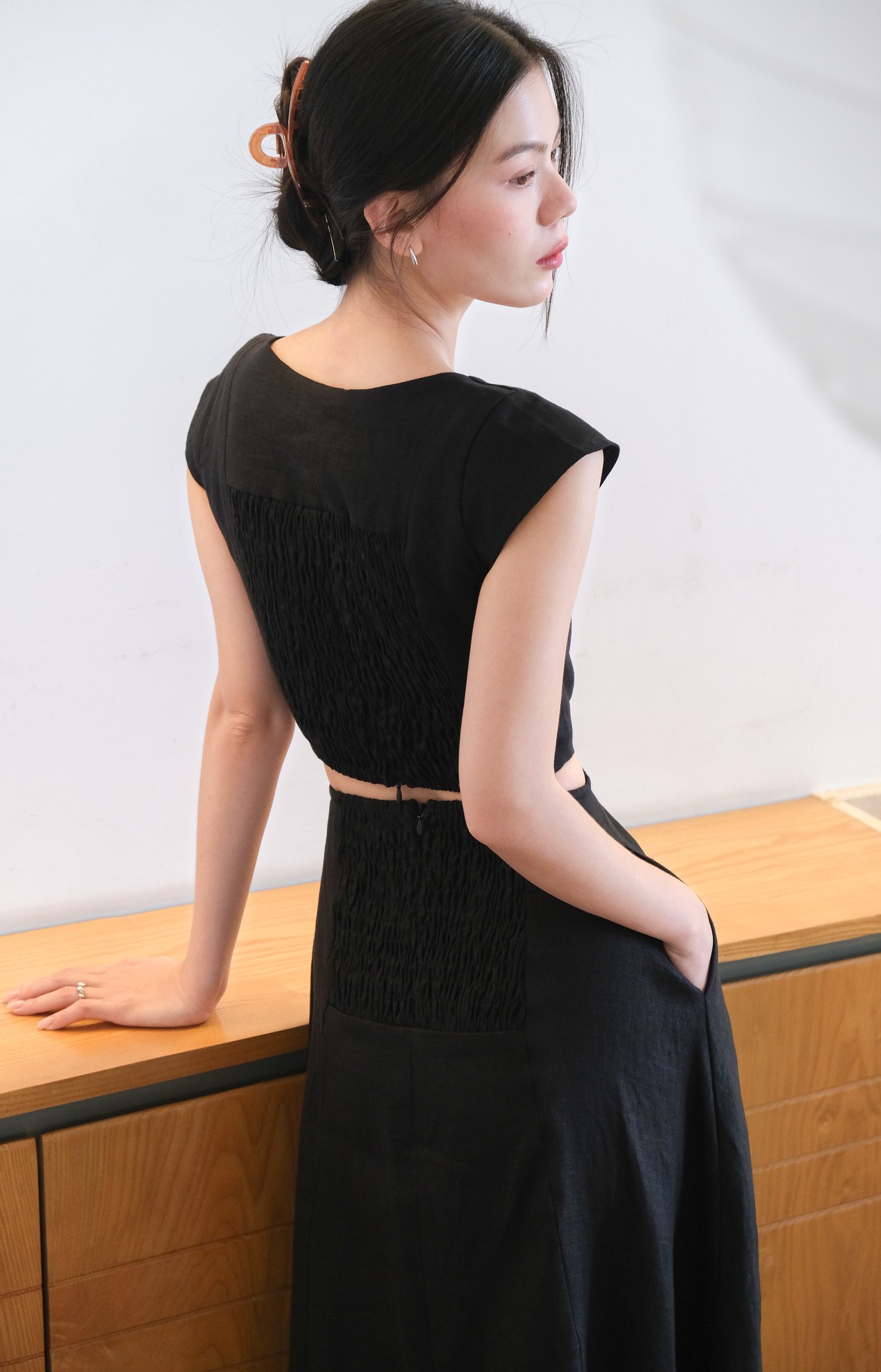 Entra en el suave otoño con conjuntos de lino - Foto 4. Bước vào mùa thu dịu dàng cùng trang phục linen- Ảnh 4.