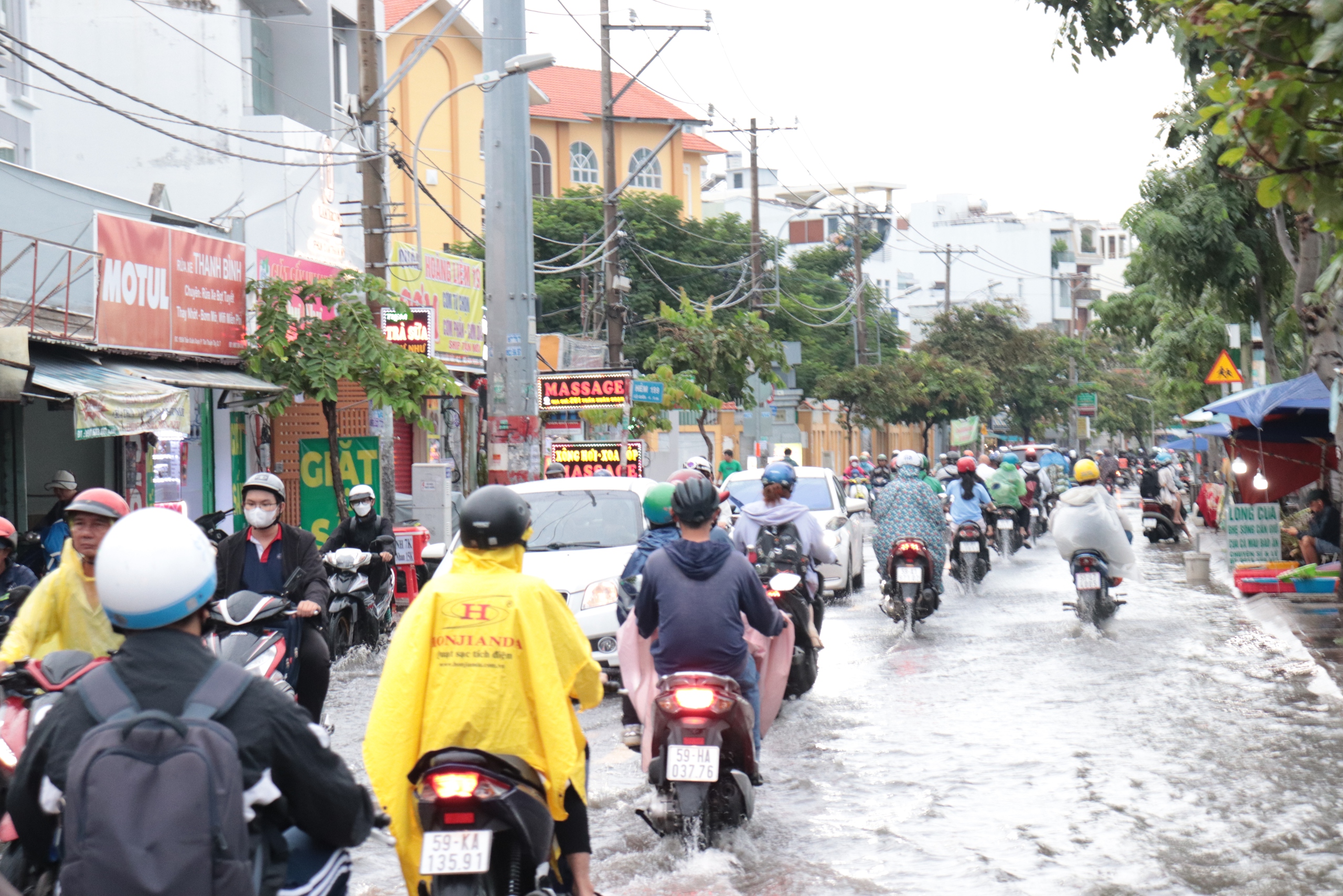 Xem nhanh 20h ngày 21.9: Người dân TP.HCM lại khổ vì triều cường | Trái đất sắp có thêm mặt trăng thứ 2- Ảnh 1.