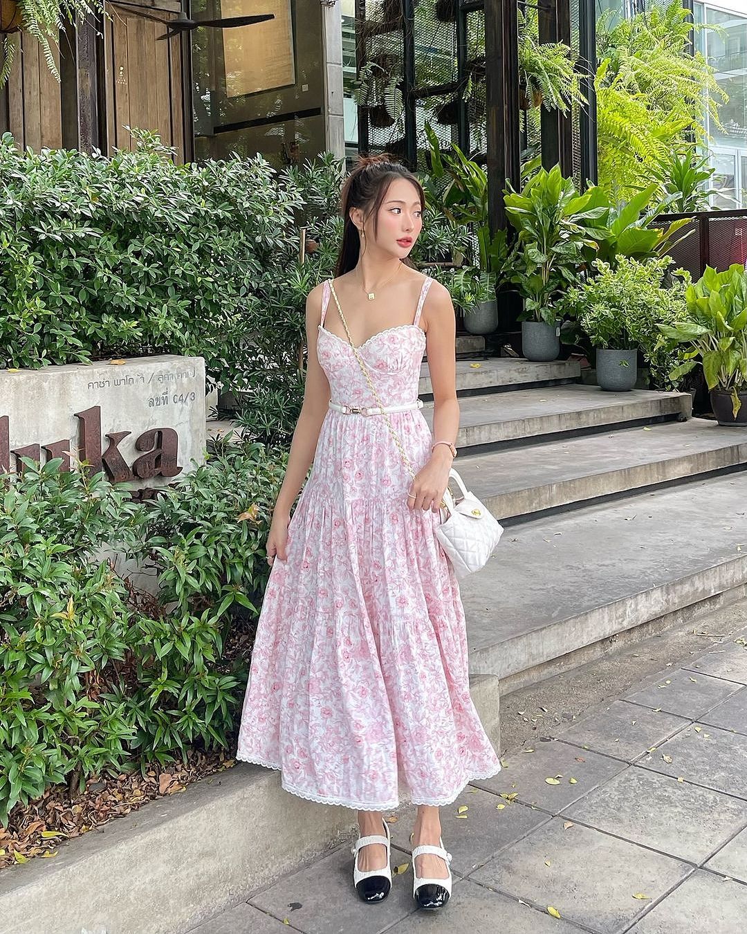 Gaya tak terbatas dengan gaun bermotif bunga - Foto 5. Sành điệu không giới hạn với váy hoa- Ảnh 5.