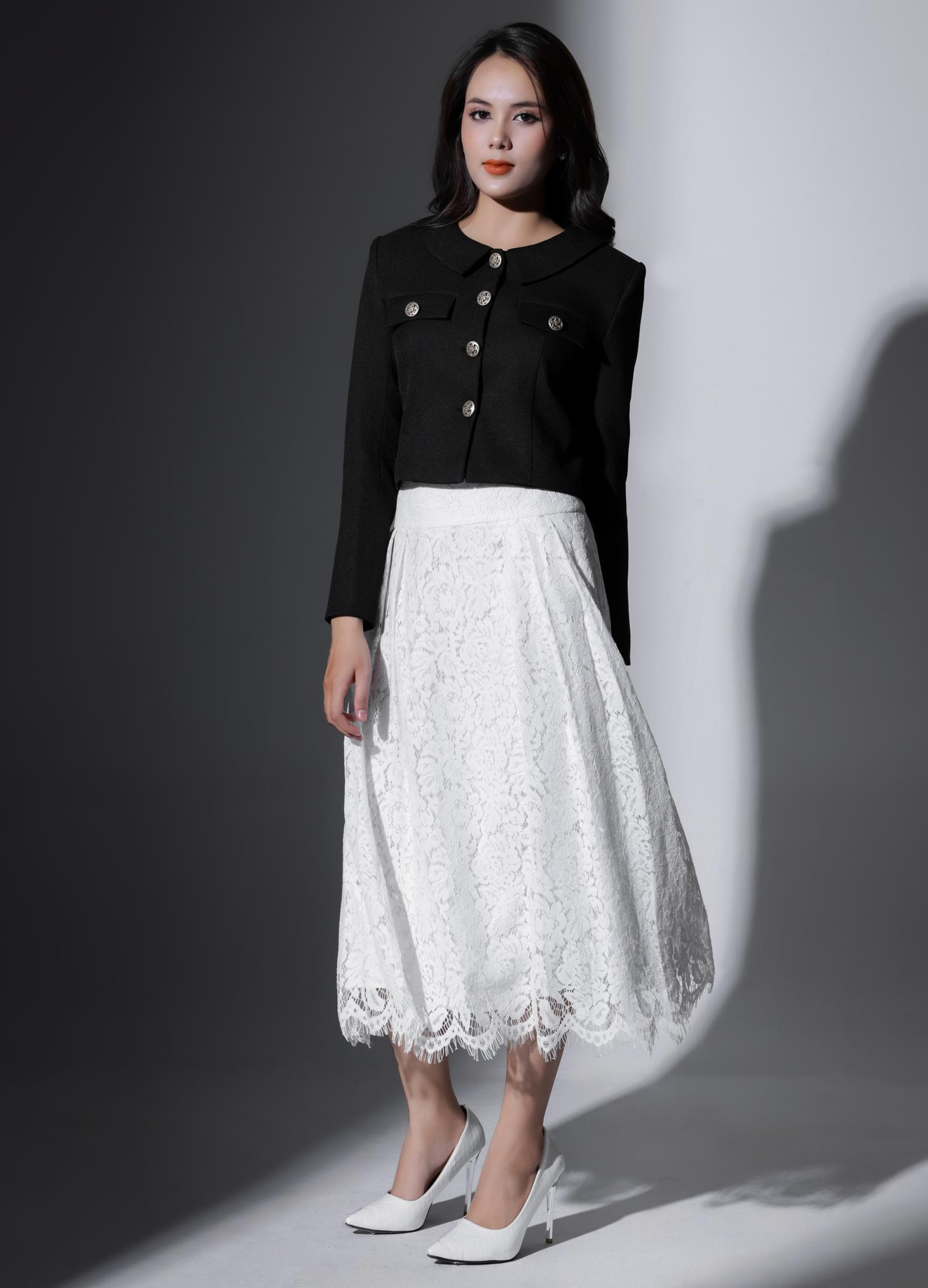 Ieșitul în oraș sau mersul la serviciu este întotdeauna „standard” cu combinația cămașă și fustă - Fotografia 4. Xuống phố, đi làm đều 'chuẩn' với cặp đôi áo và chân váy- Ảnh 4.