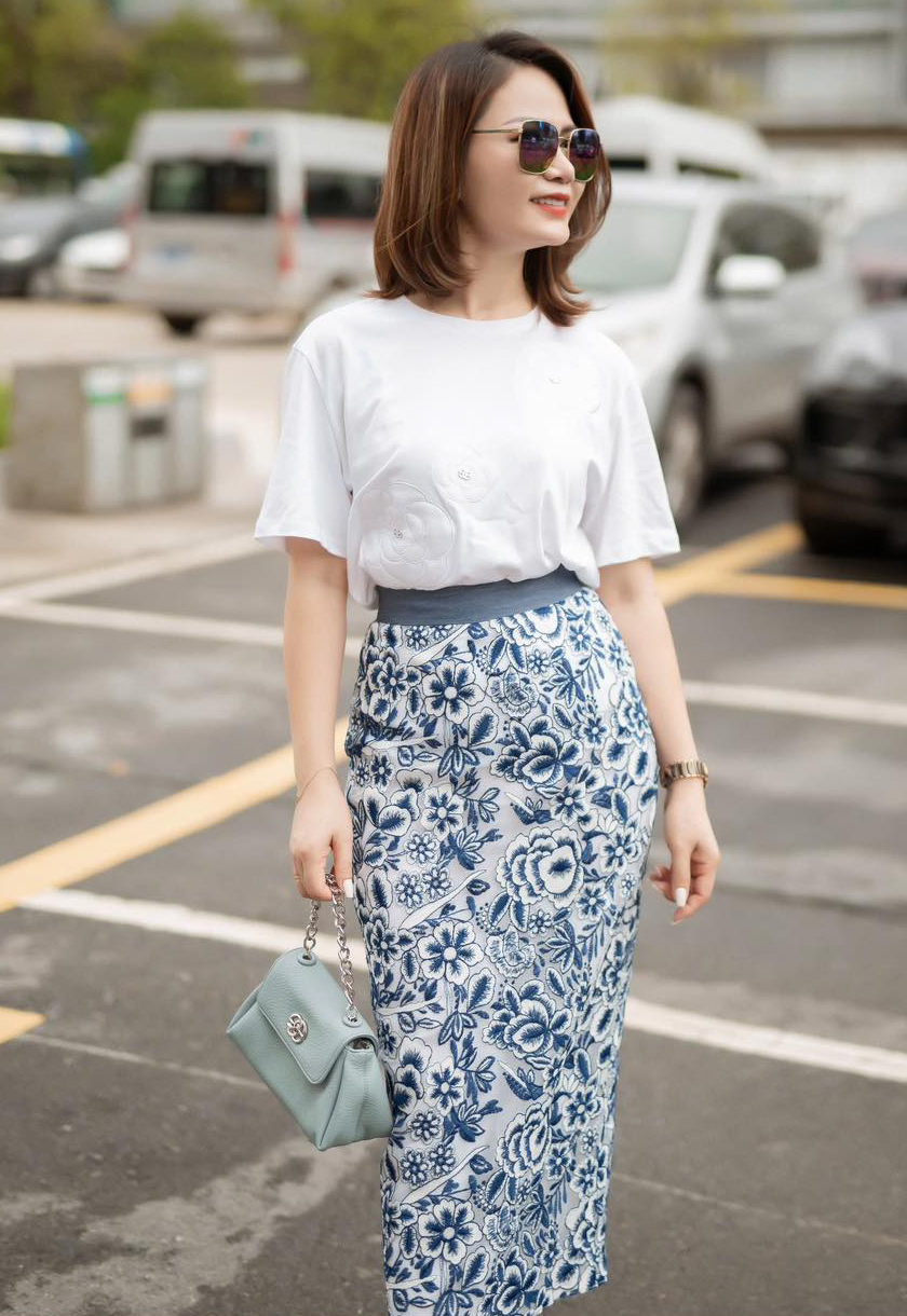 Ieșitul în oraș sau mersul la serviciu este întotdeauna „standard” cu combinația cămașă și fustă - Fotografia 9. Xuống phố, đi làm đều 'chuẩn' với cặp đôi áo và chân váy- Ảnh 9.