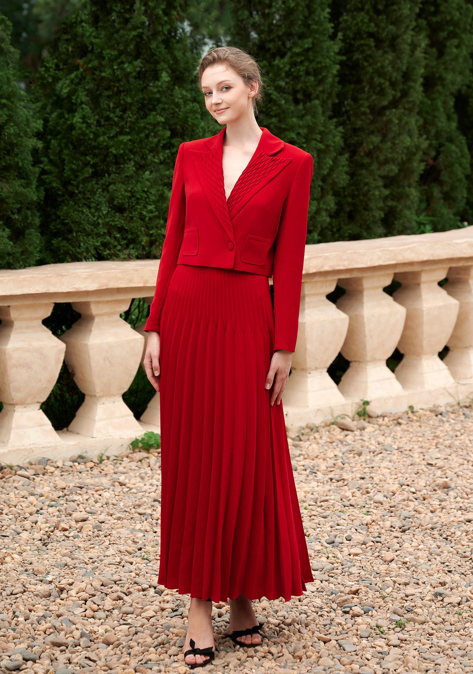 Ieșitul în oraș sau mersul la serviciu este întotdeauna „standard” cu combinația cămașă și fustă - Fotografia 8. Xuống phố, đi làm đều 'chuẩn' với cặp đôi áo và chân váy- Ảnh 8.