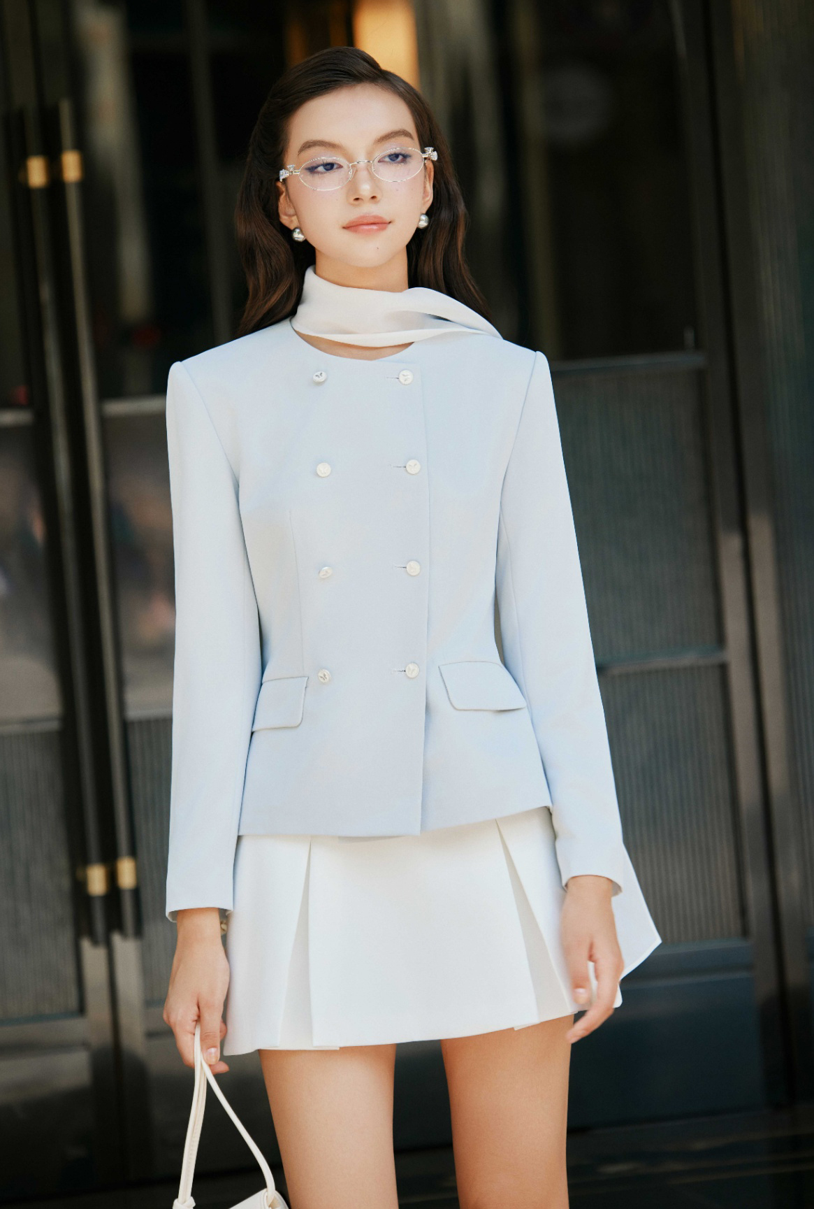 Ieșitul în oraș sau mersul la serviciu este întotdeauna „standard” cu combinația cămașă și fustă - Fotografia 10. Xuống phố, đi làm đều 'chuẩn' với cặp đôi áo và chân váy- Ảnh 10.