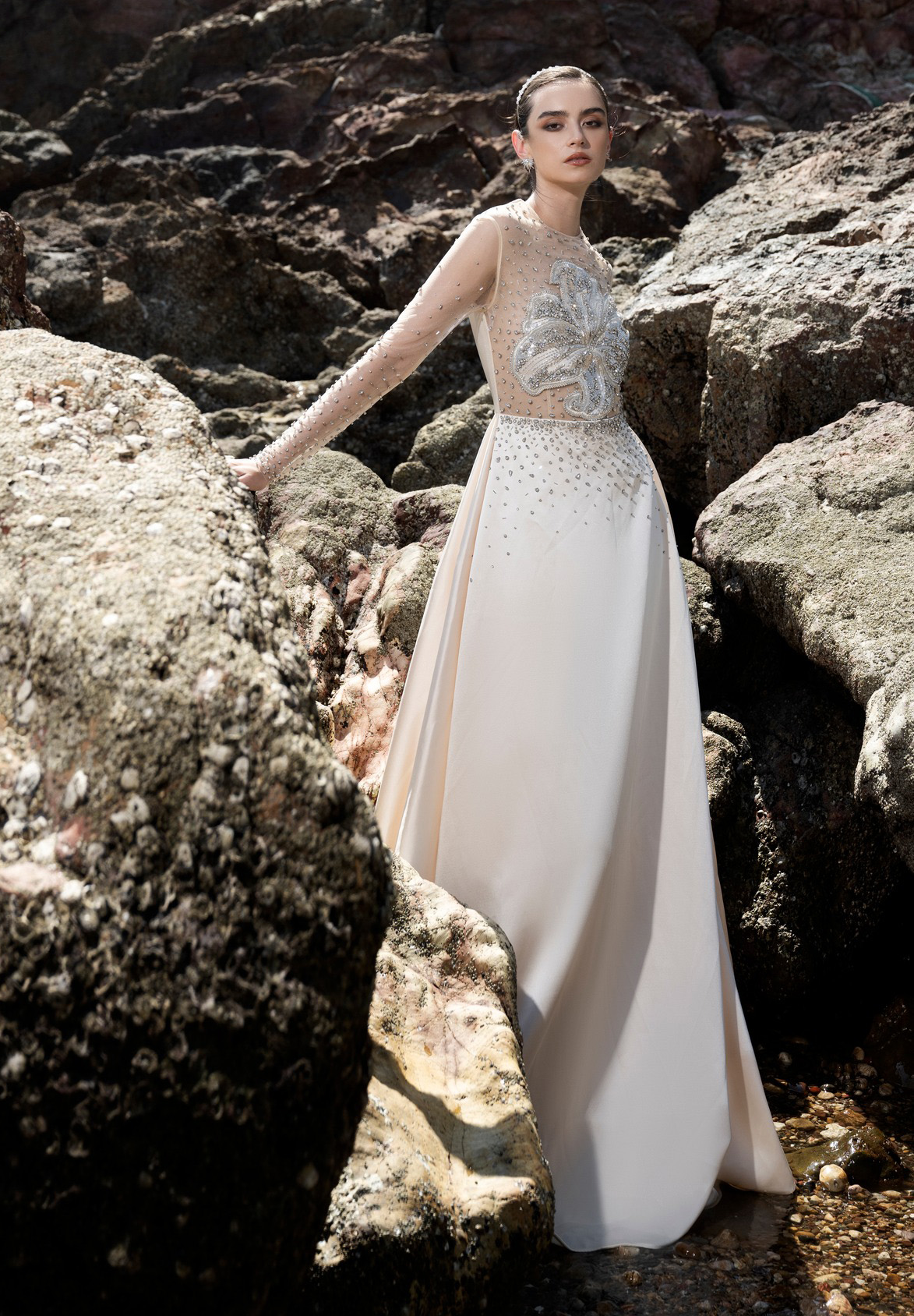 Vestido luxuoso para festa de fim de ano que todo mundo quer ver - Foto 4. Đầm dự tiệc sang trọng mùa cuối năm, ai cũng muốn ngắm nhìn- Ảnh 4.