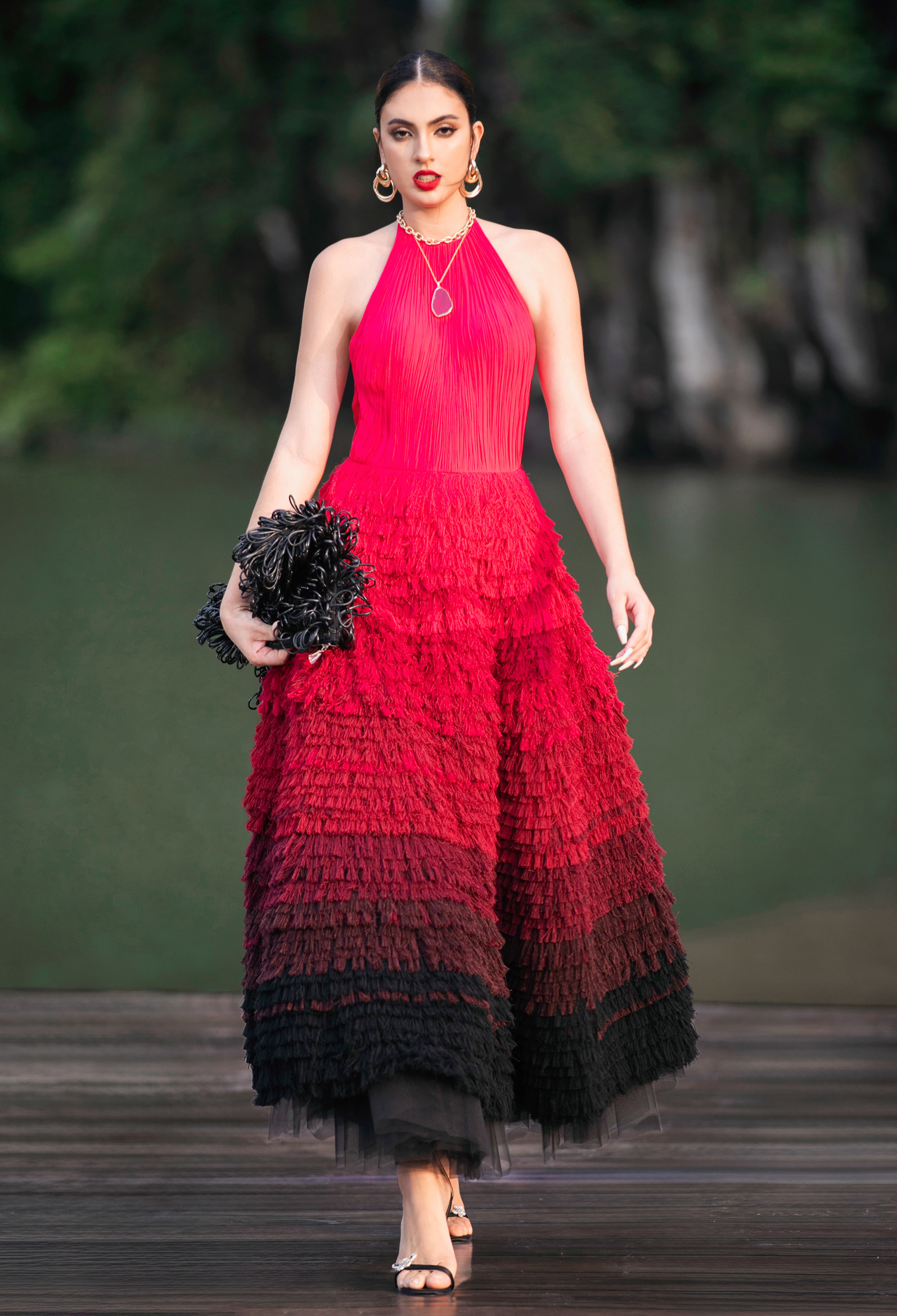 Vestidos de festa luxuosos para o final de ano, todo mundo quer ver - Foto 13. Đầm dự tiệc sang trọng mùa cuối năm, ai cũng muốn ngắm nhìn- Ảnh 13.