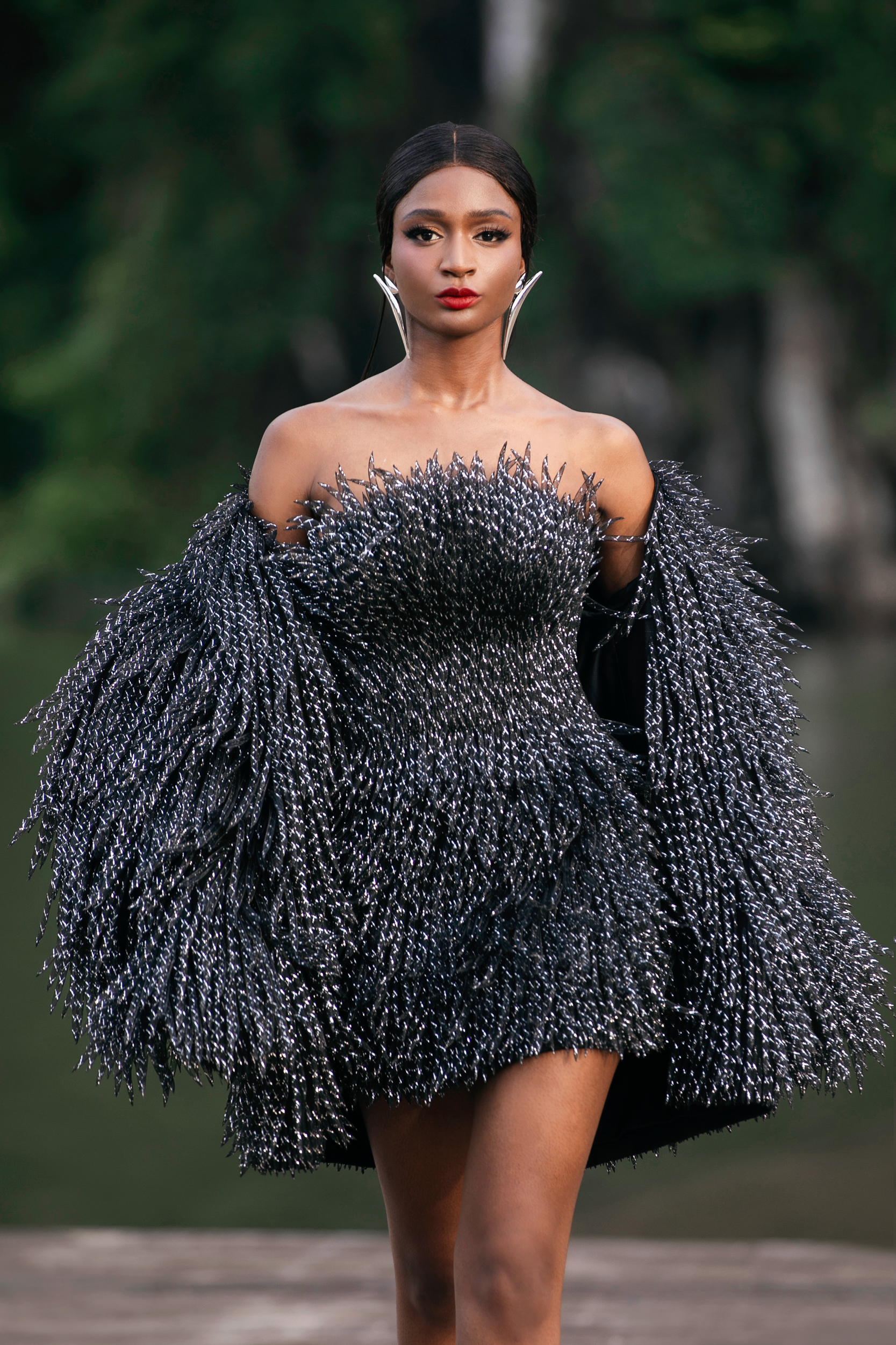 Vestidos de festa luxuosos para o final de ano, todo mundo quer ver - Foto 9. Đầm dự tiệc sang trọng mùa cuối năm, ai cũng muốn ngắm nhìn- Ảnh 9.