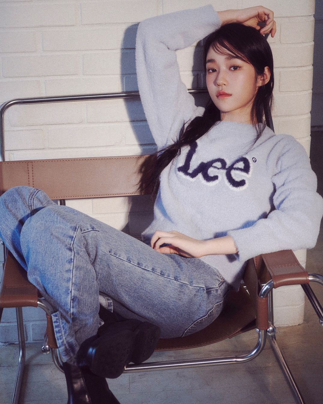 Svetry vtrhly do podzimních šatníků stylových dívek - Foto 1. Áo len xâm chiếm tủ đồ mùa thu của các cô nàng sành điệu- Ảnh 1.