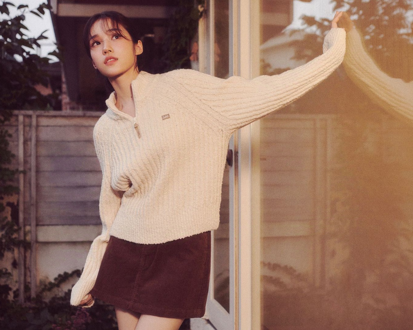 Svetry vtrhly do podzimních šatníků stylových dívek - Foto 3. Áo len xâm chiếm tủ đồ mùa thu của các cô nàng sành điệu- Ảnh 3.