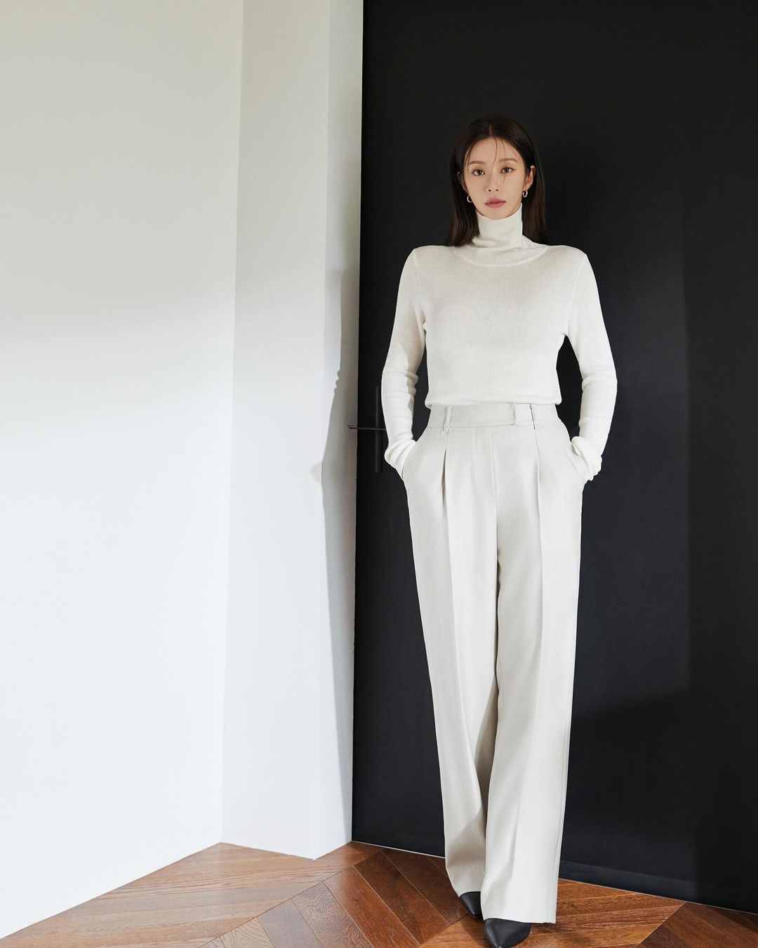 Svetry vtrhly do podzimních šatníků stylových dívek - Foto 4. Áo len xâm chiếm tủ đồ mùa thu của các cô nàng sành điệu- Ảnh 4.