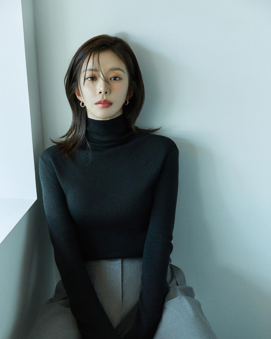 Svetry vtrhly do podzimních šatníků stylových dívek - Foto 8. Áo len xâm chiếm tủ đồ mùa thu của các cô nàng sành điệu- Ảnh 8.