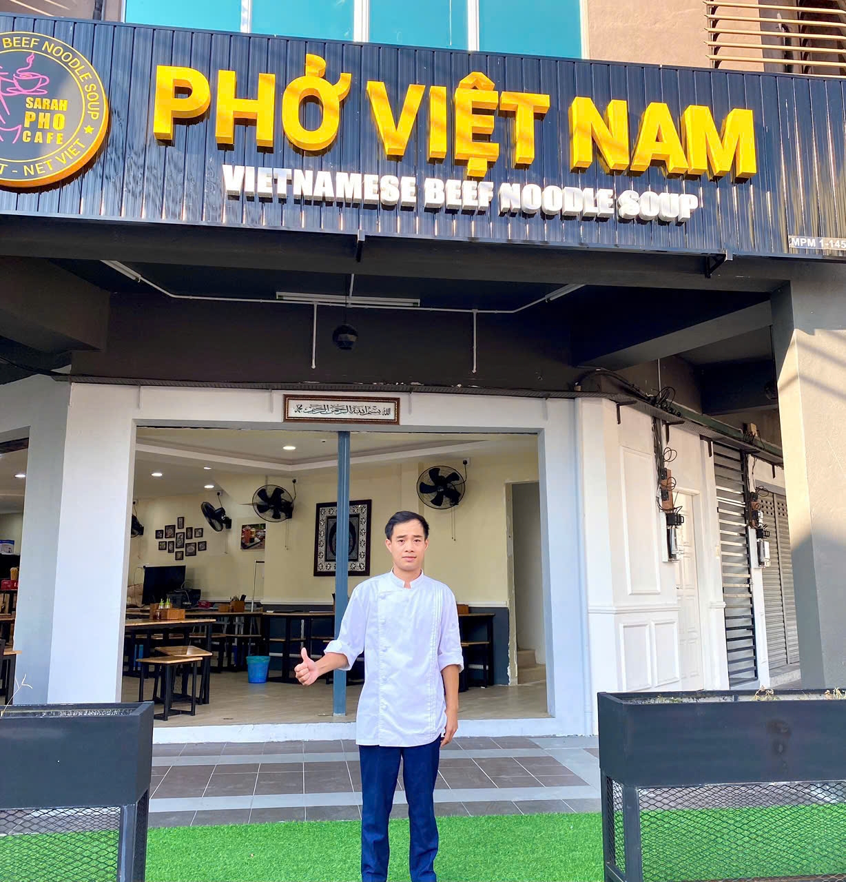 จากหนุ่มโดนวิจารณ์ทำอาหารไม่เก่ง กลายมาเป็นเชฟร้านอาหาร 5 ดาว - รูปที่ 2 Từ chàng trai bị chê nấu ăn kém trở thành bếp trưởng nhà hàng 5 sao- Ảnh 2.
