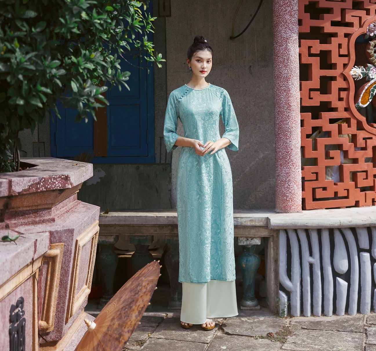 ציור תמונת סתיו חלומית עם אאו דאי חיננית - תמונה 2. Vẽ nên bức tranh mùa thu mộng mơ với tà áo dài duyên dáng- Ảnh 2.