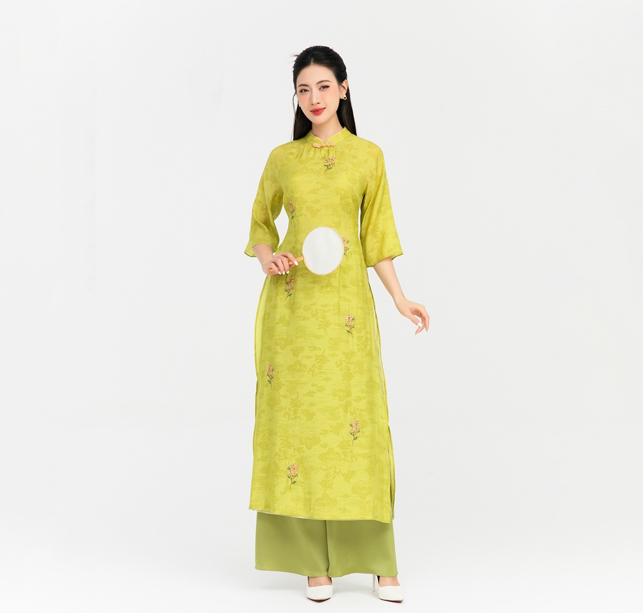 ציור תמונת סתיו חלומית עם אאו דאי חיננית - תמונה 3. Vẽ nên bức tranh mùa thu mộng mơ với tà áo dài duyên dáng- Ảnh 3.