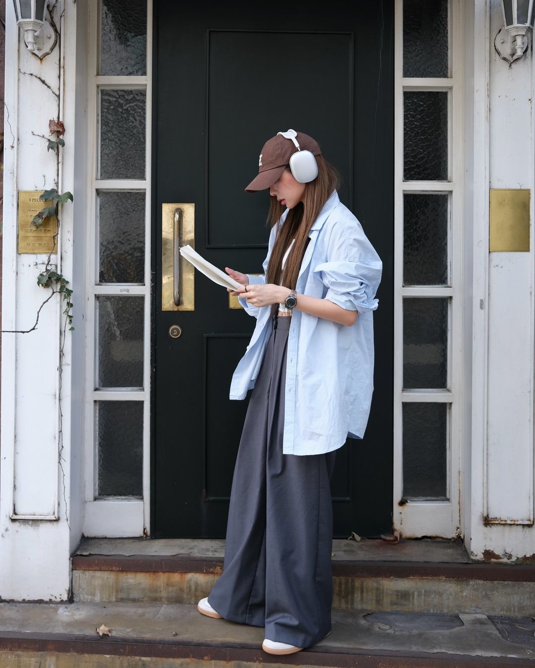 Stand out with the unique Geek Chic style for 'nerdy' girls - Photo 4. Nổi bật với phong cách Geek Chic độc đáo dành cho những cô nàng ‘mọt sách’- Ảnh 4.