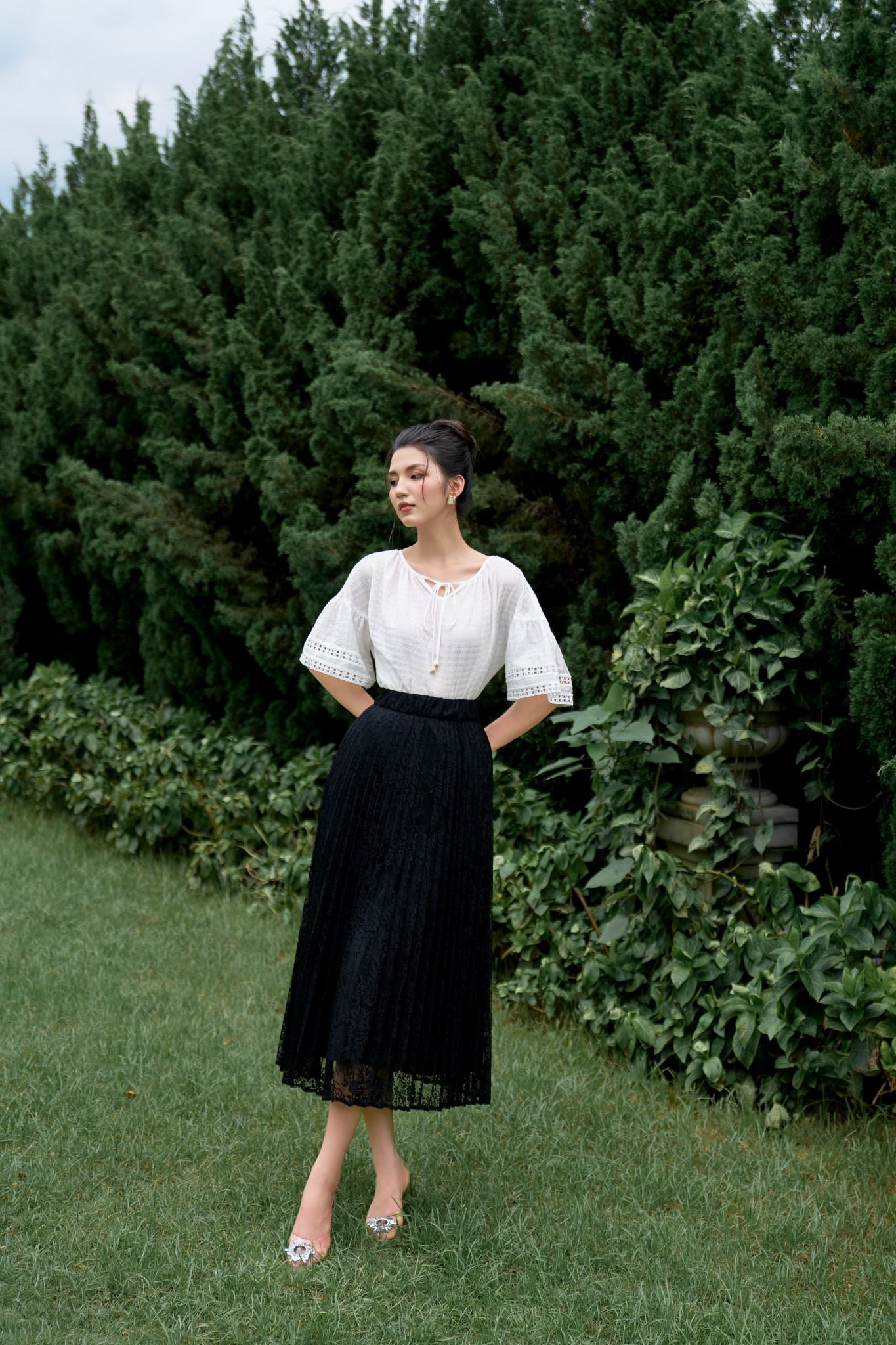 Stand out with the unique Geek Chic style for 'nerdy' girls - Photo 9. Nổi bật với phong cách Geek Chic độc đáo dành cho những cô nàng ‘mọt sách’- Ảnh 9.