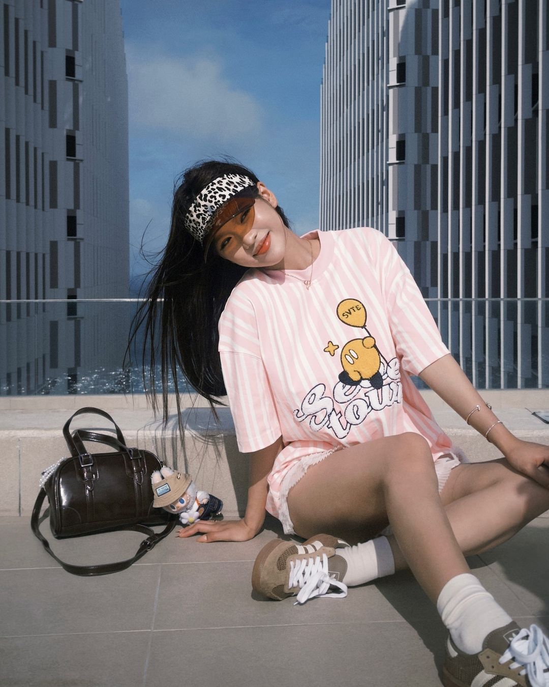 Como usar looks cor-de-rosa deslumbrantes que são charmosos, mas não extravagantes - Foto 6. Cách diện trang phục màu hồng mộng mơ đầy yêu kiều nhưng không hề sến- Ảnh 6.