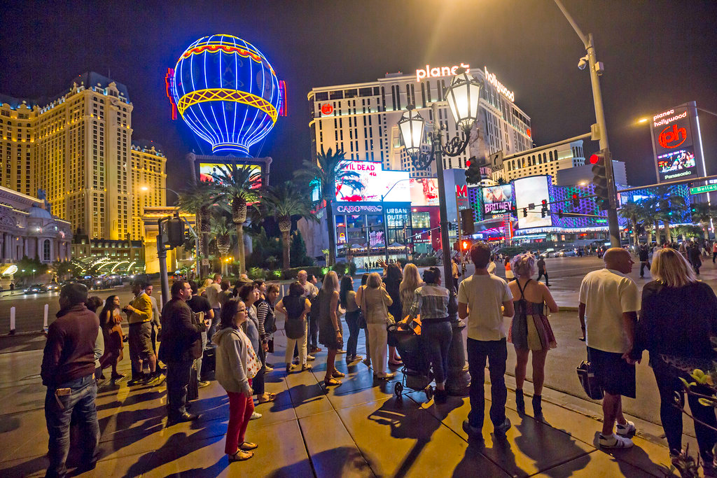 Explore famous 'cities that never sleep' in the world