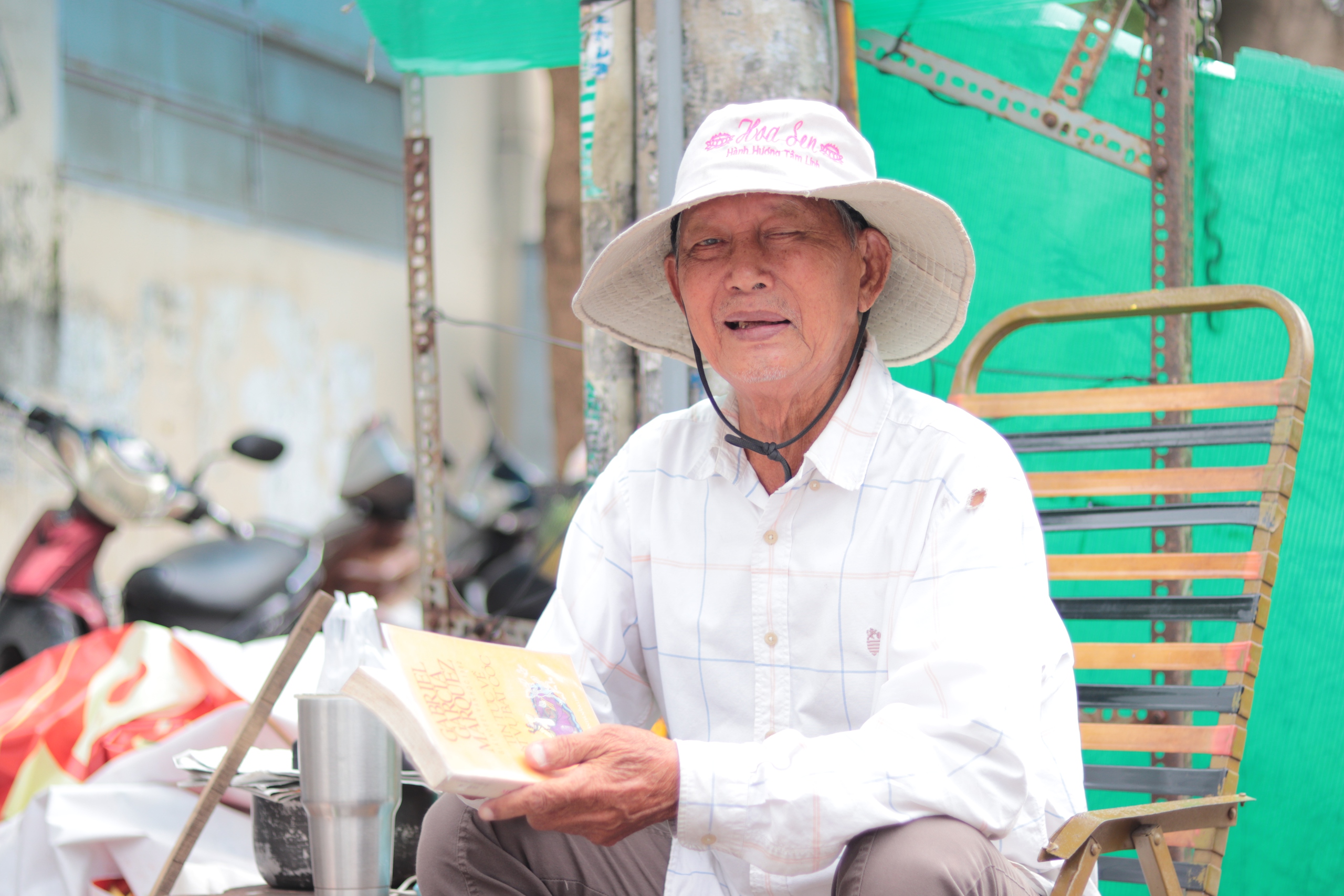 Bài học trao tặng từ người lạ mặt ở tiệm sách 've chai' - Thành phố nặng ân tình, Kỳ 12- Ảnh 2.