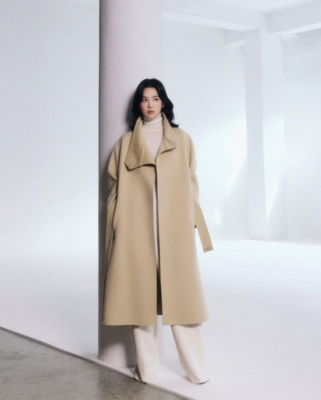 Song Hye Kyo rend les fans fous avec son style de saison froide - Photo 10. Song Hye Kyo khiến fan mê mệt với phong cách mùa lạnh- Ảnh 10.