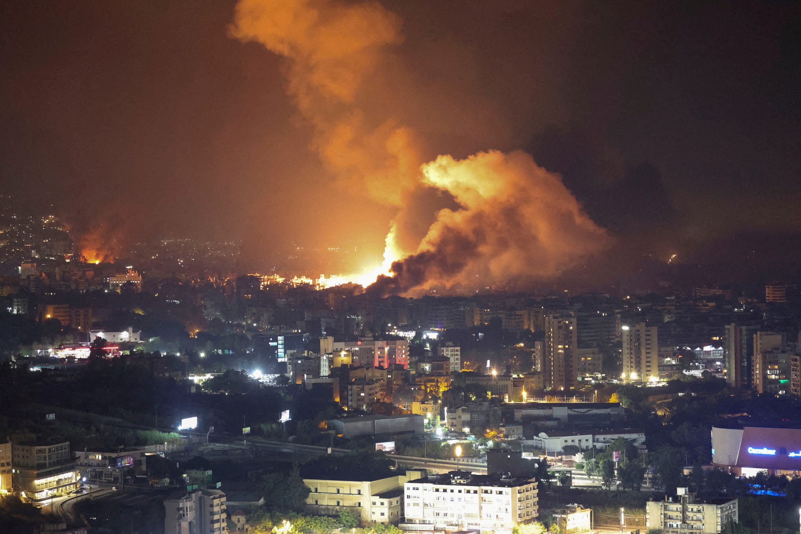 Israel ném bom nhằm vào thủ lĩnh Hezbollah, Mỹ nói không được báo trước- Ảnh 1.