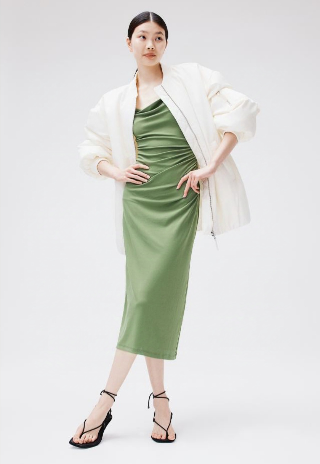 Exploding with vibrant green for a more fashionable fall - Photo 8. Bùng nổ sắc xanh đầy sức sống cho mùa thu thêm thời thượng- Ảnh 8.