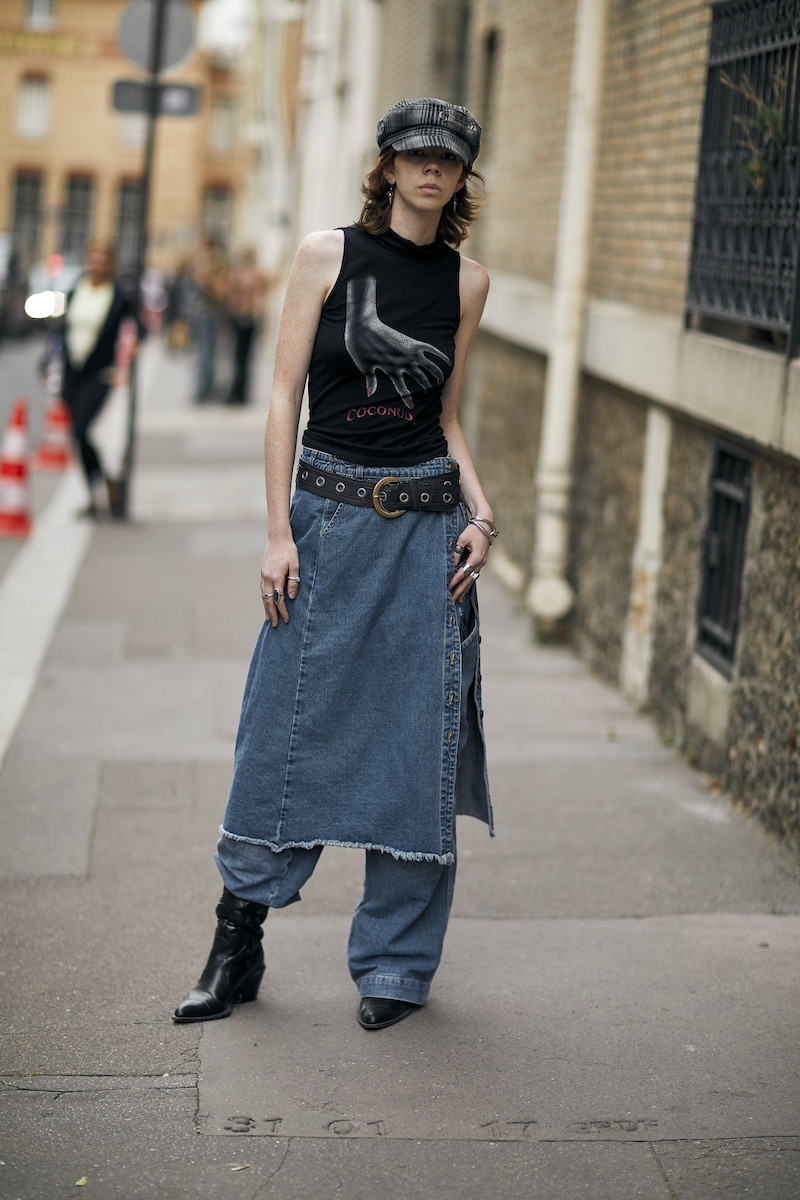 Fuste și pantaloni, cuplul la modă al modei de toamnă 2024 - Fotografia 7. Váy và quần, cặp đôi gây sốt của thời trang mùa thu 2024- Ảnh 7.