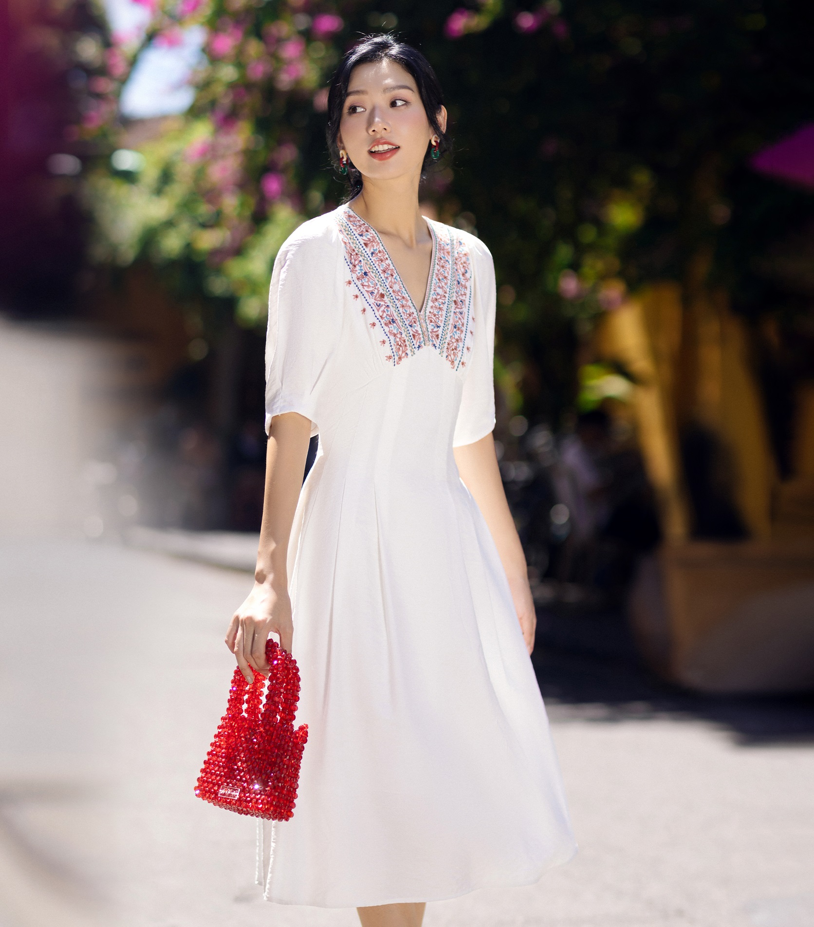 রোমান্টিক ভিনটেজ ট্রেন্ড দিয়ে আপনার পোশাক 'পুনর্নির্মাণ' করুন - ছবি ১। 'Tái thiết' tủ quần áo với xu hướng vintage lãng mạn- Ảnh 1.