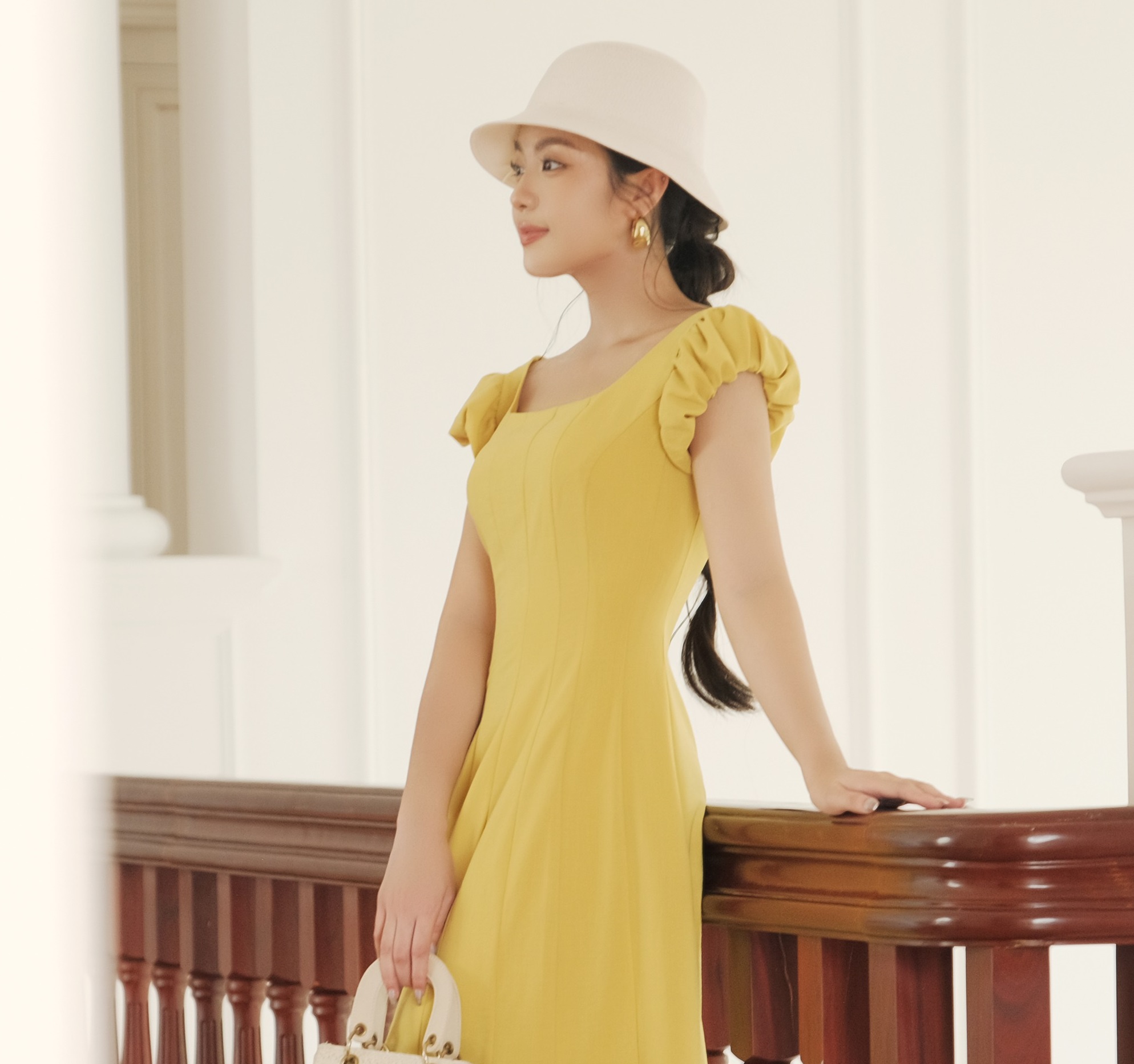 রোমান্টিক ভিনটেজ ট্রেন্ড দিয়ে আপনার পোশাক 'পুনর্নির্মাণ' করুন - ছবি ২। 'Tái thiết' tủ quần áo với xu hướng vintage lãng mạn- Ảnh 2.