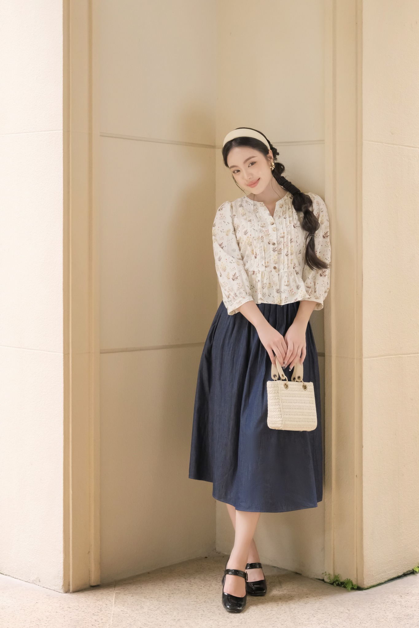 রোমান্টিক ভিনটেজ ট্রেন্ড দিয়ে আপনার পোশাকটি 'পুনর্নির্মাণ' করুন - ছবি ৪। 'Tái thiết' tủ quần áo với xu hướng vintage lãng mạn- Ảnh 4.