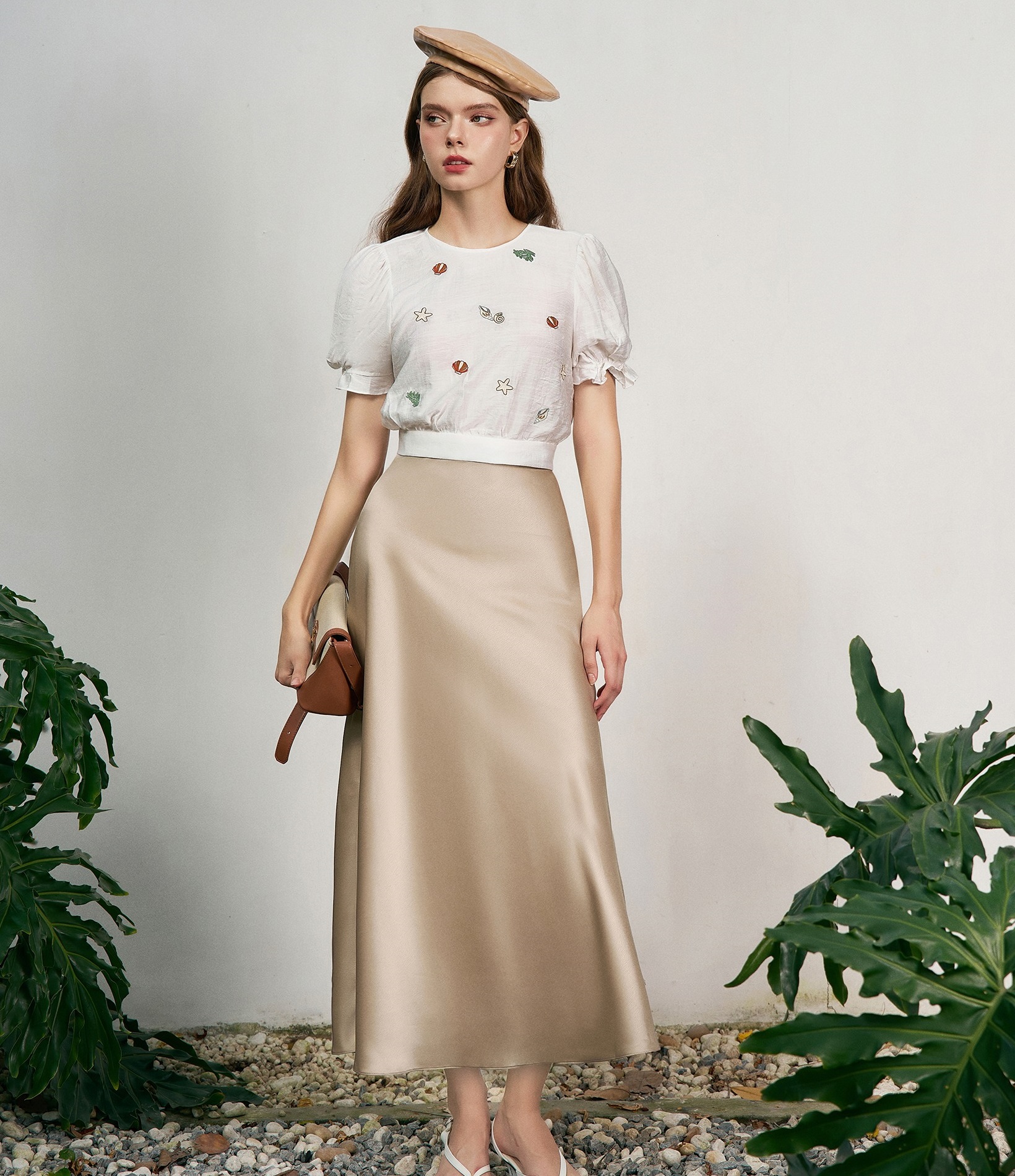 রোমান্টিক ভিনটেজ ট্রেন্ড দিয়ে আপনার পোশাক 'পুনর্নির্মাণ' করুন - ছবি ৫। 'Tái thiết' tủ quần áo với xu hướng vintage lãng mạn- Ảnh 5.